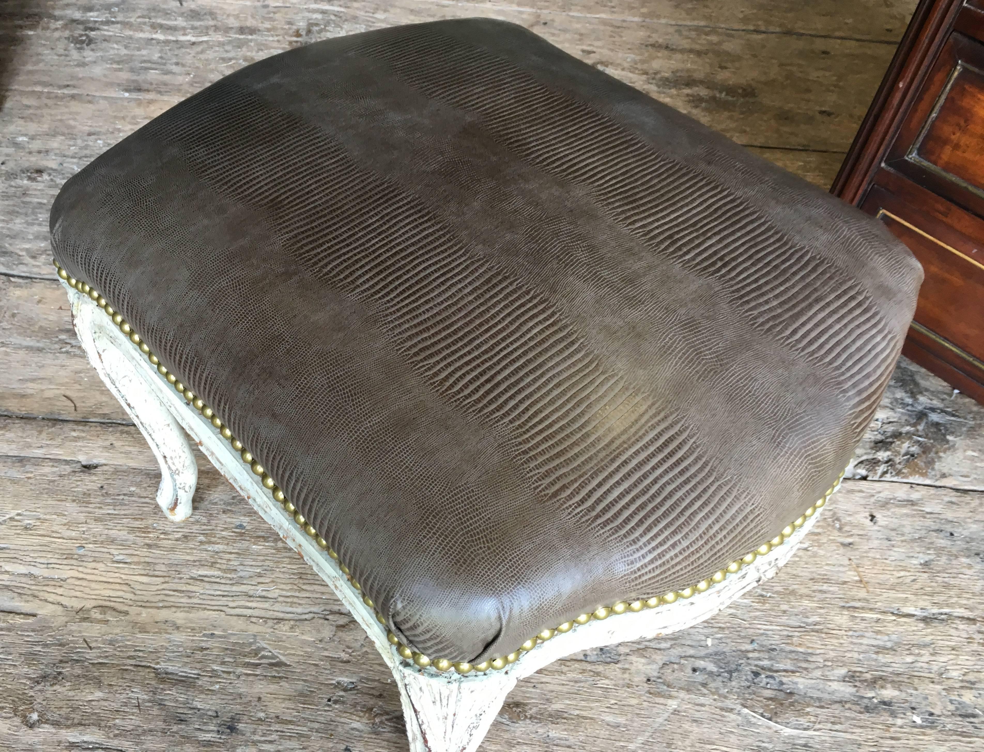 Louis XV Upholstered Bench In Excellent Condition In Doylestown, PA