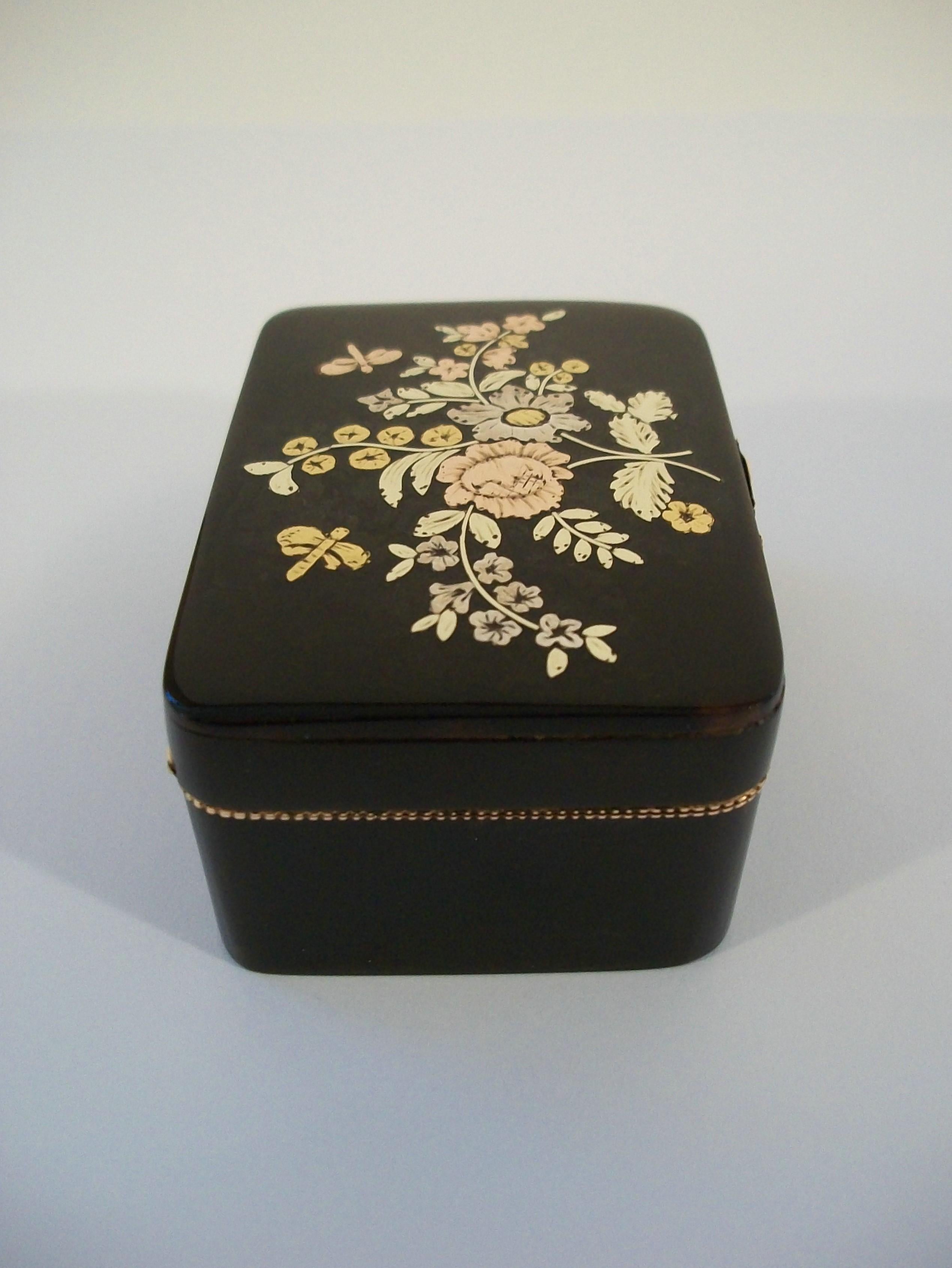 Louis XV Vari-Color Gold & Enamel Snuff Box - France - Late 18th Century For Sale 5