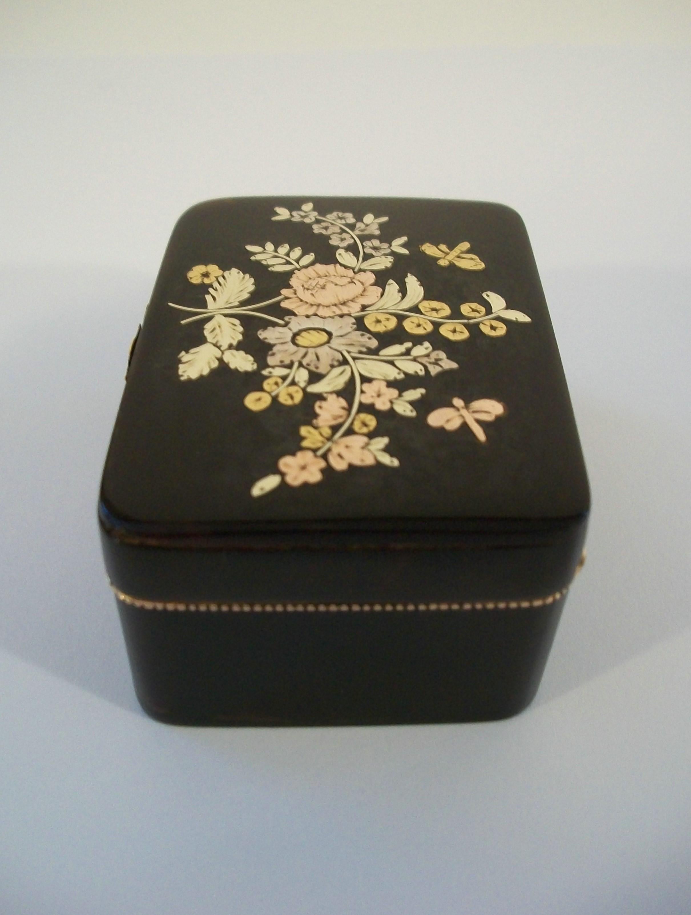 Louis XV Vari-Color Gold & Enamel Snuff Box - France - Late 18th Century For Sale 6