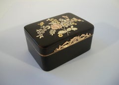 Tabacchiera Luigi XV in oro e smalto variegato - Francia - Fine del XVIII secolo