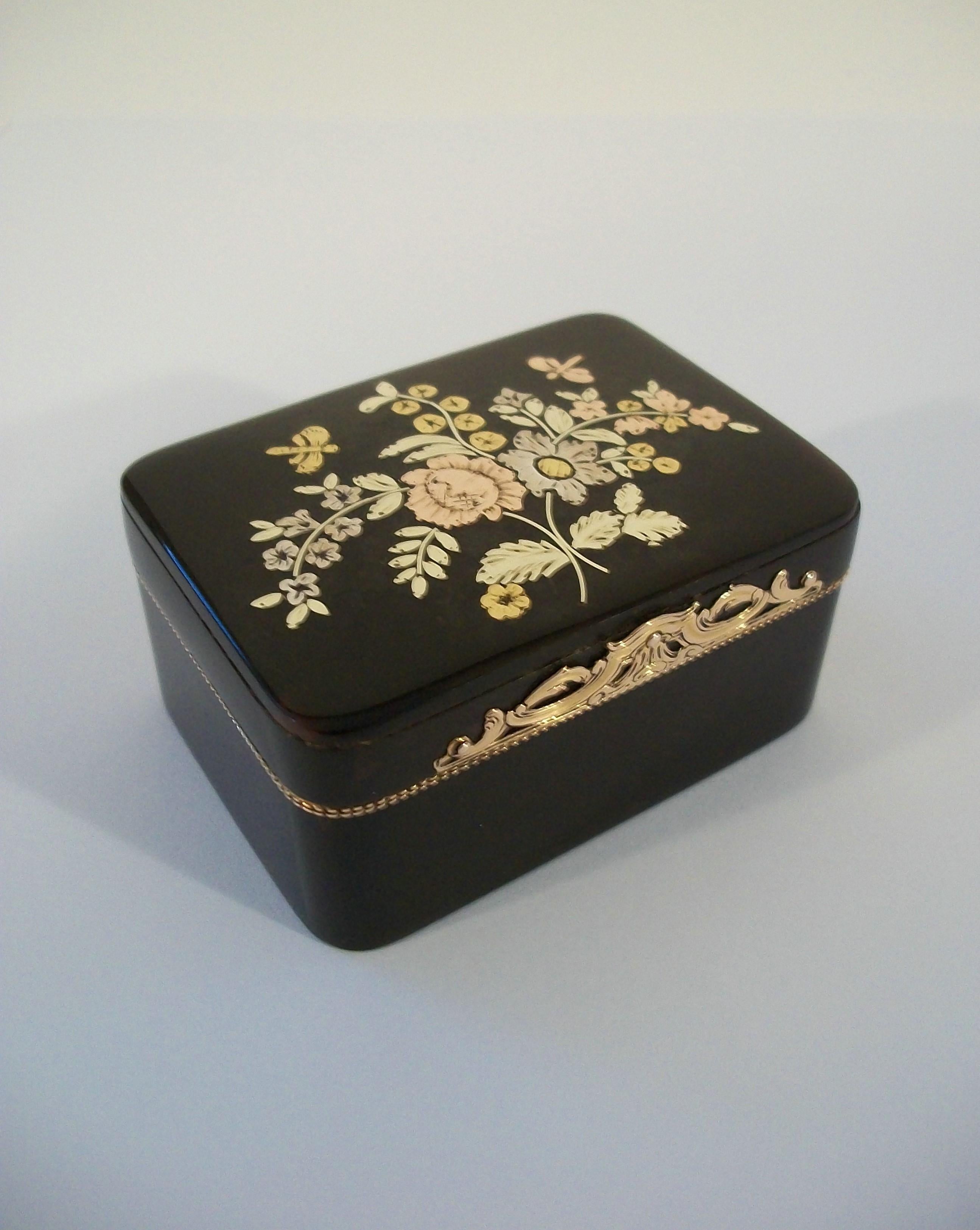 French Louis XV Vari-Color Gold & Enamel Snuff Box - France - Late 18th Century For Sale