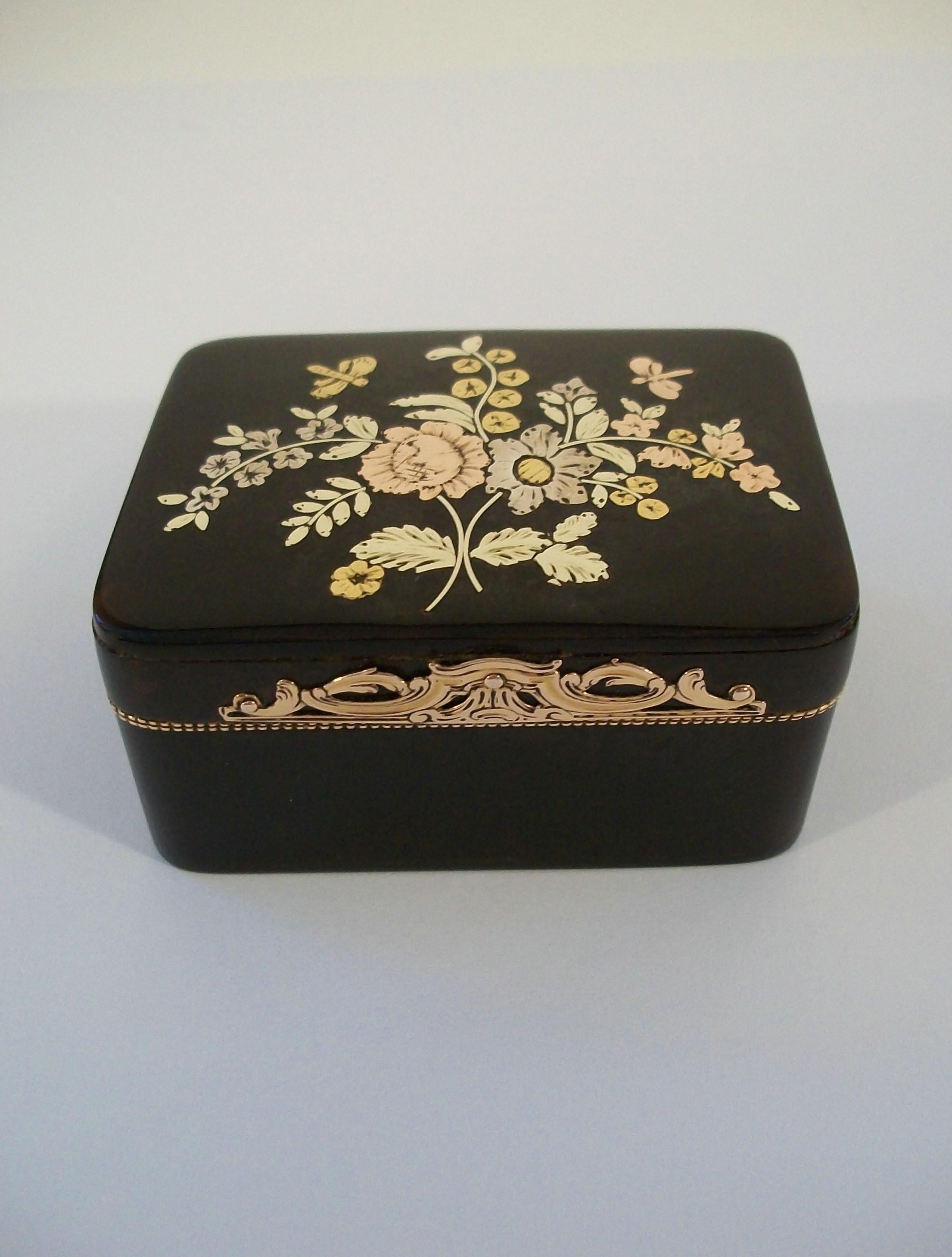 Louis XV Vari-Color Gold & Enamel Snuff Box - France - Late 18th Century For Sale 2