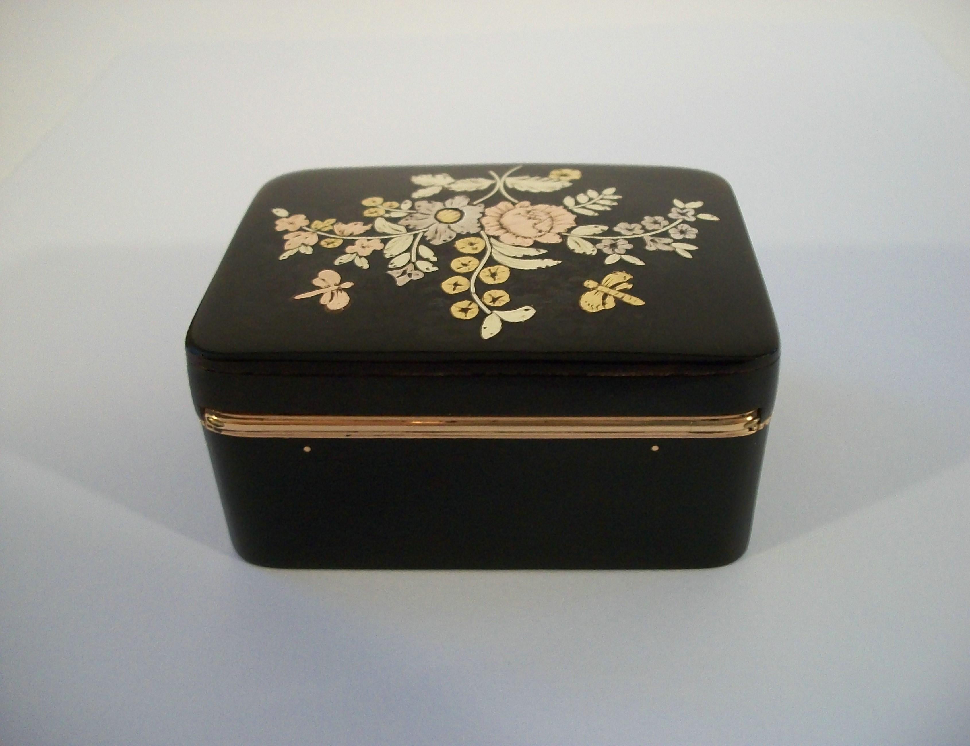 Louis XV Vari-Color Gold & Enamel Snuff Box - France - Late 18th Century For Sale 3
