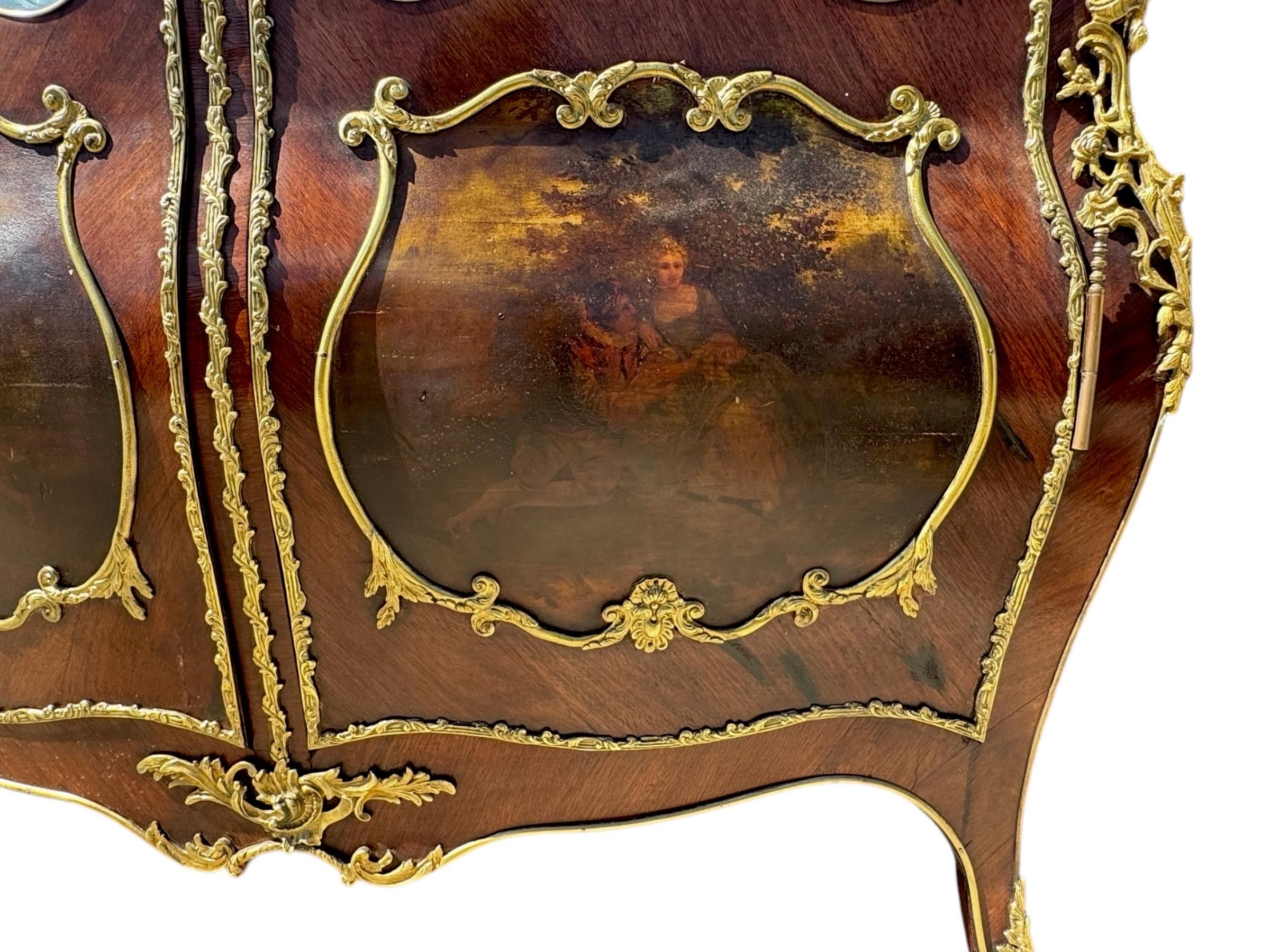 XX secolo Grand Vitrines Louis XV Vernis Martin, una coppia in vendita