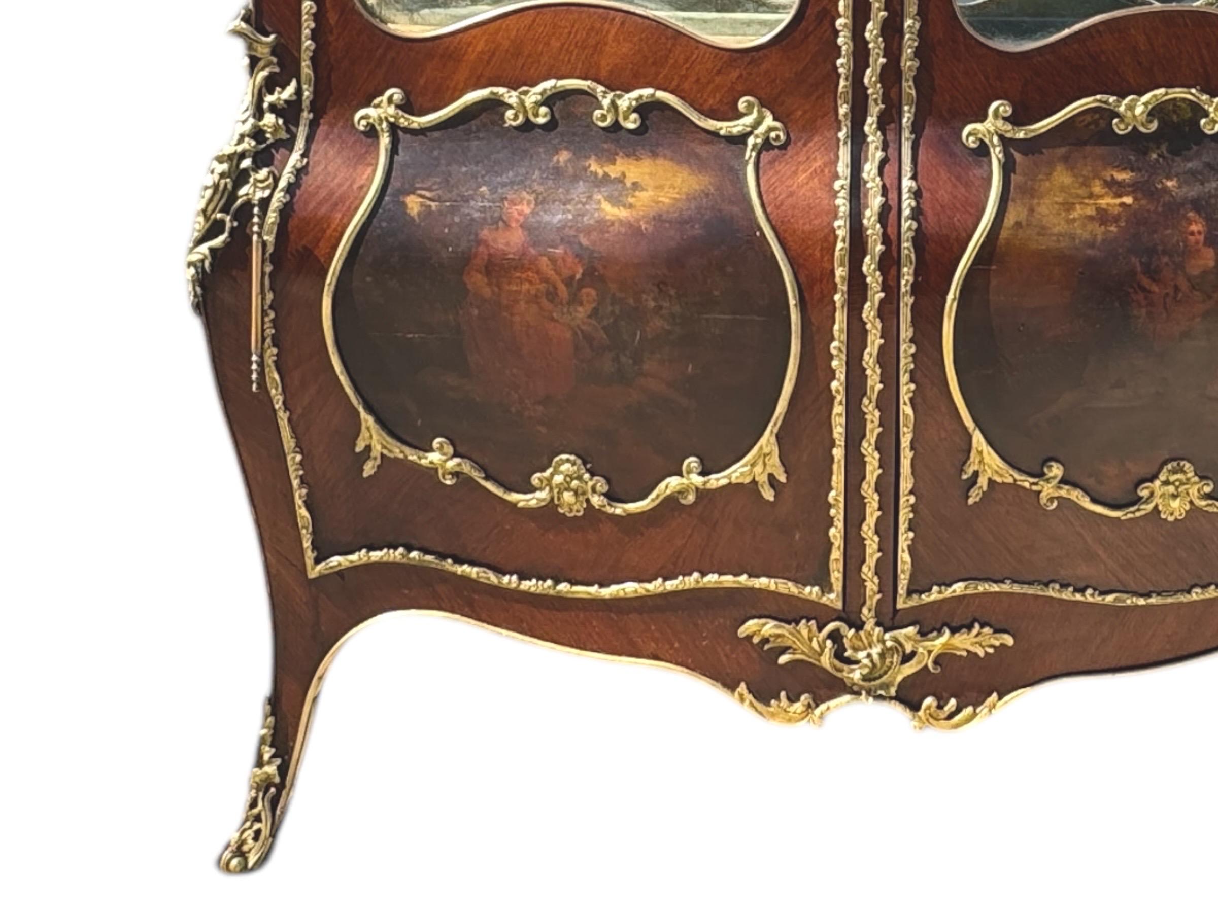 Bronzo Grand Vitrines Louis XV Vernis Martin, una coppia in vendita