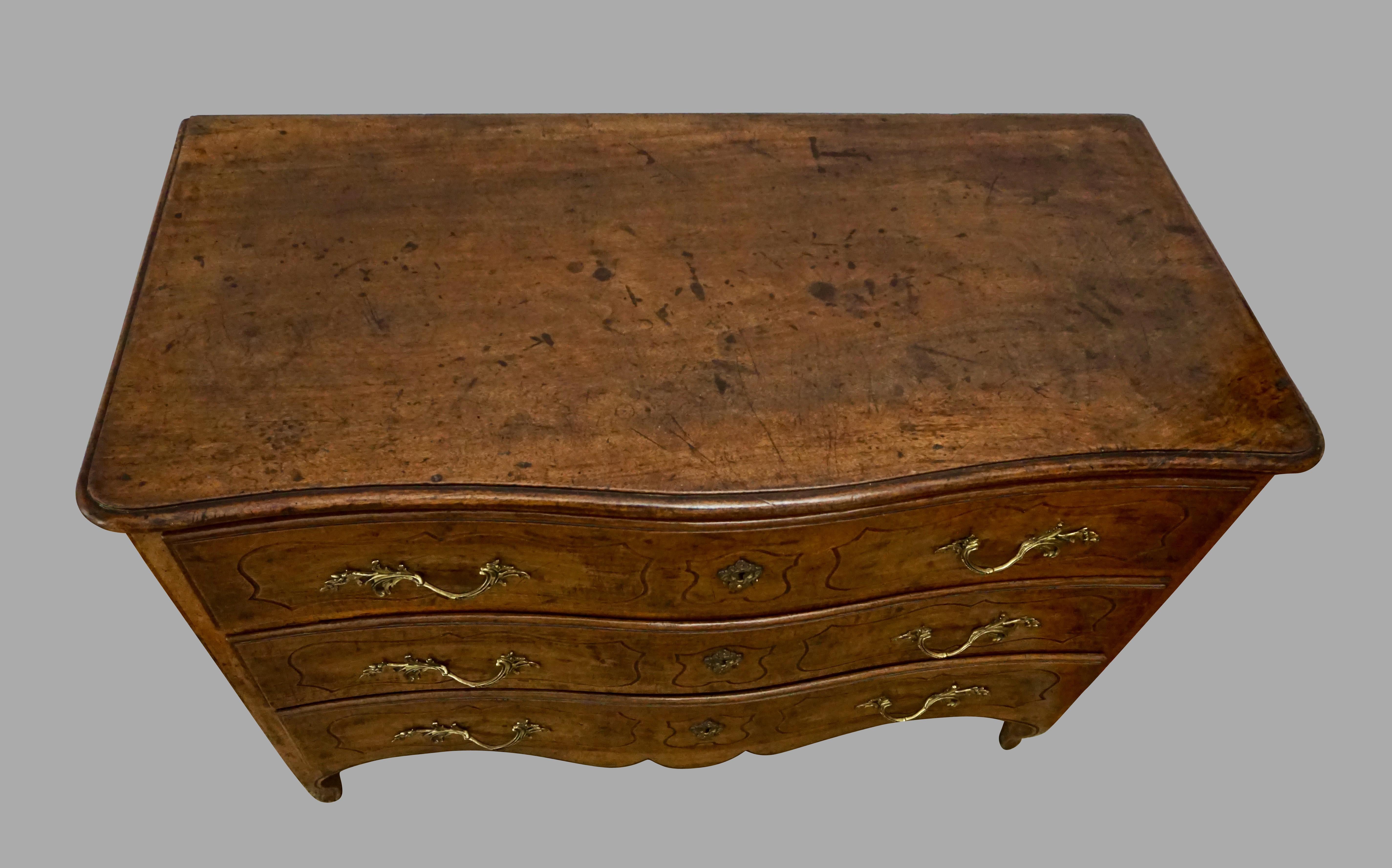 Louis XV Walnut 3 Drawer Serpentine Form Commode In Good Condition In San Francisco, CA