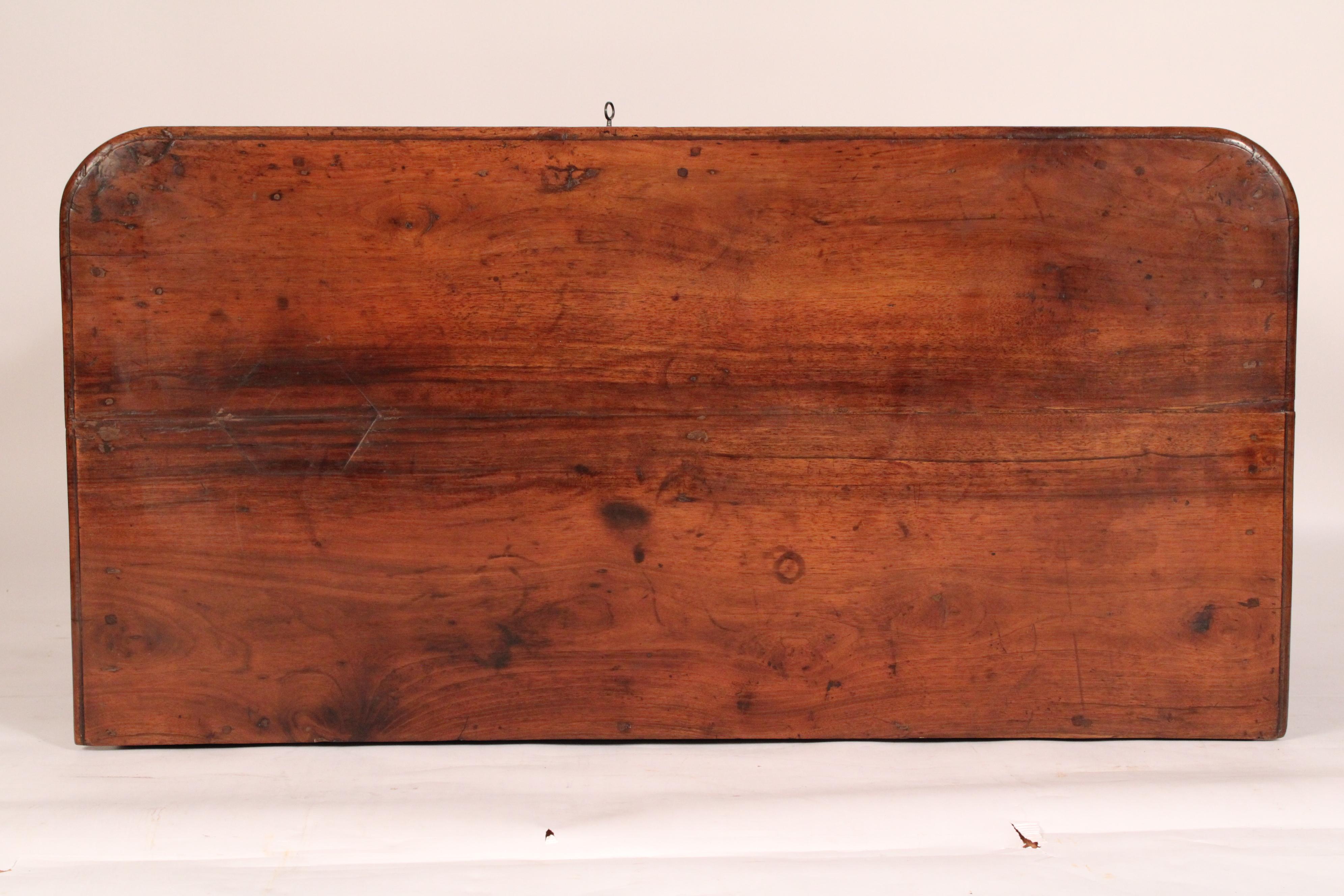 Fino al XVIII secolo Buffet in noce Luigi XV in vendita