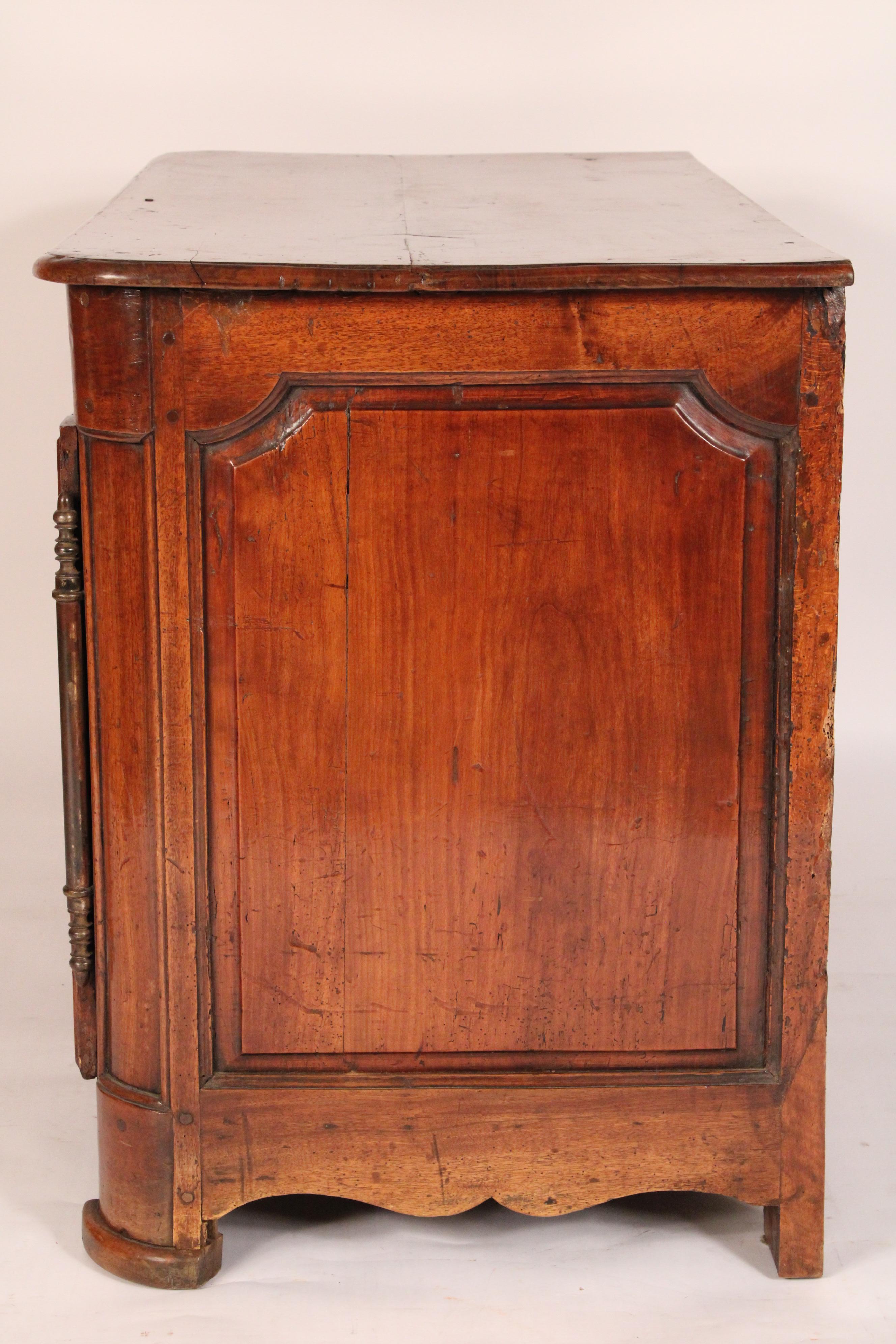 Ferro Buffet in noce Luigi XV in vendita