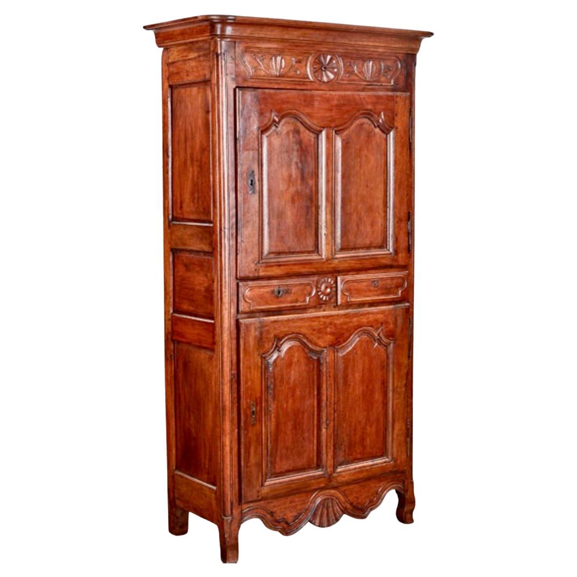 Meuble de rangement ou Bonnetiere Louis XV, vers 1760 en vente