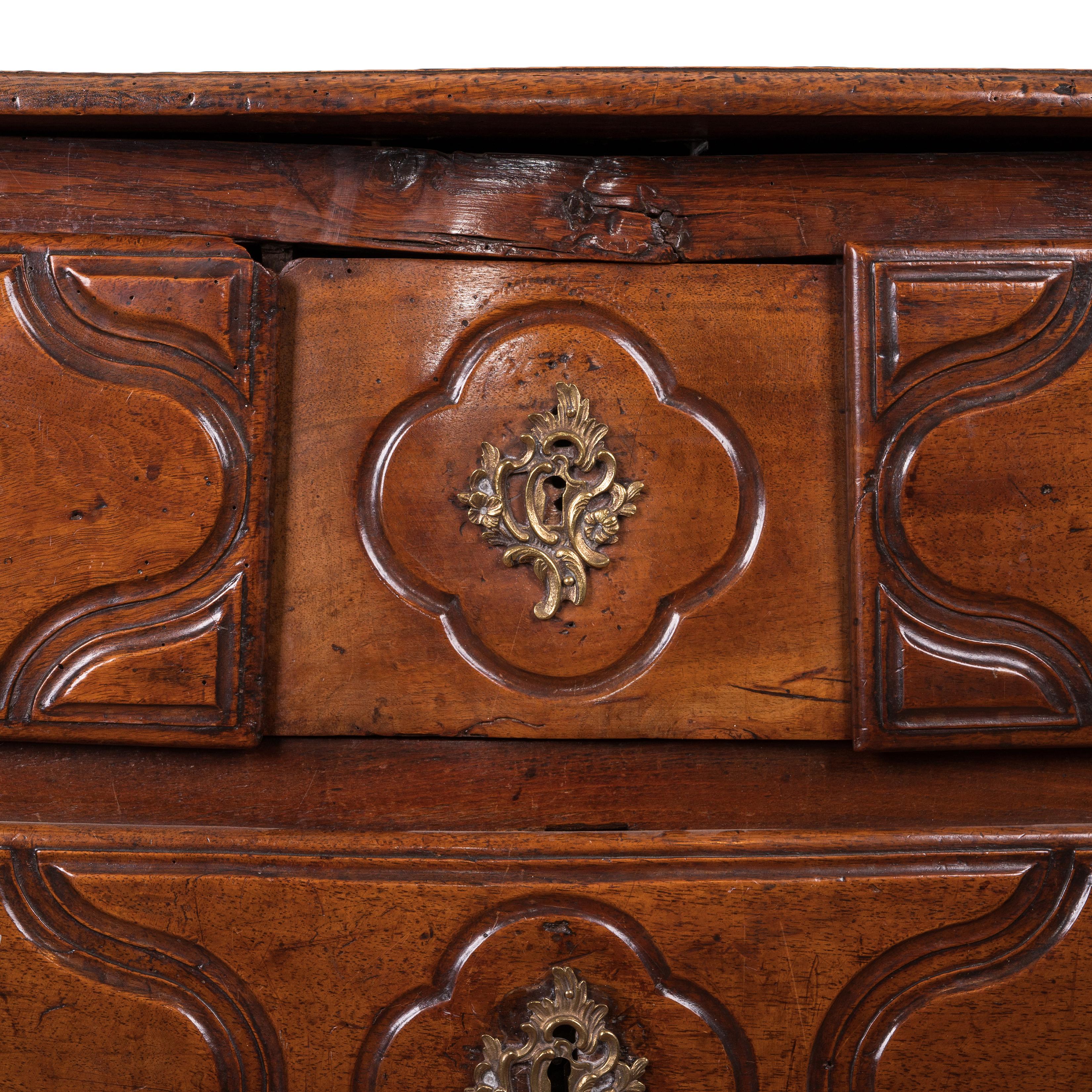 18th Century and Earlier Louis XV Walnut Commode, 18th Century For Sale