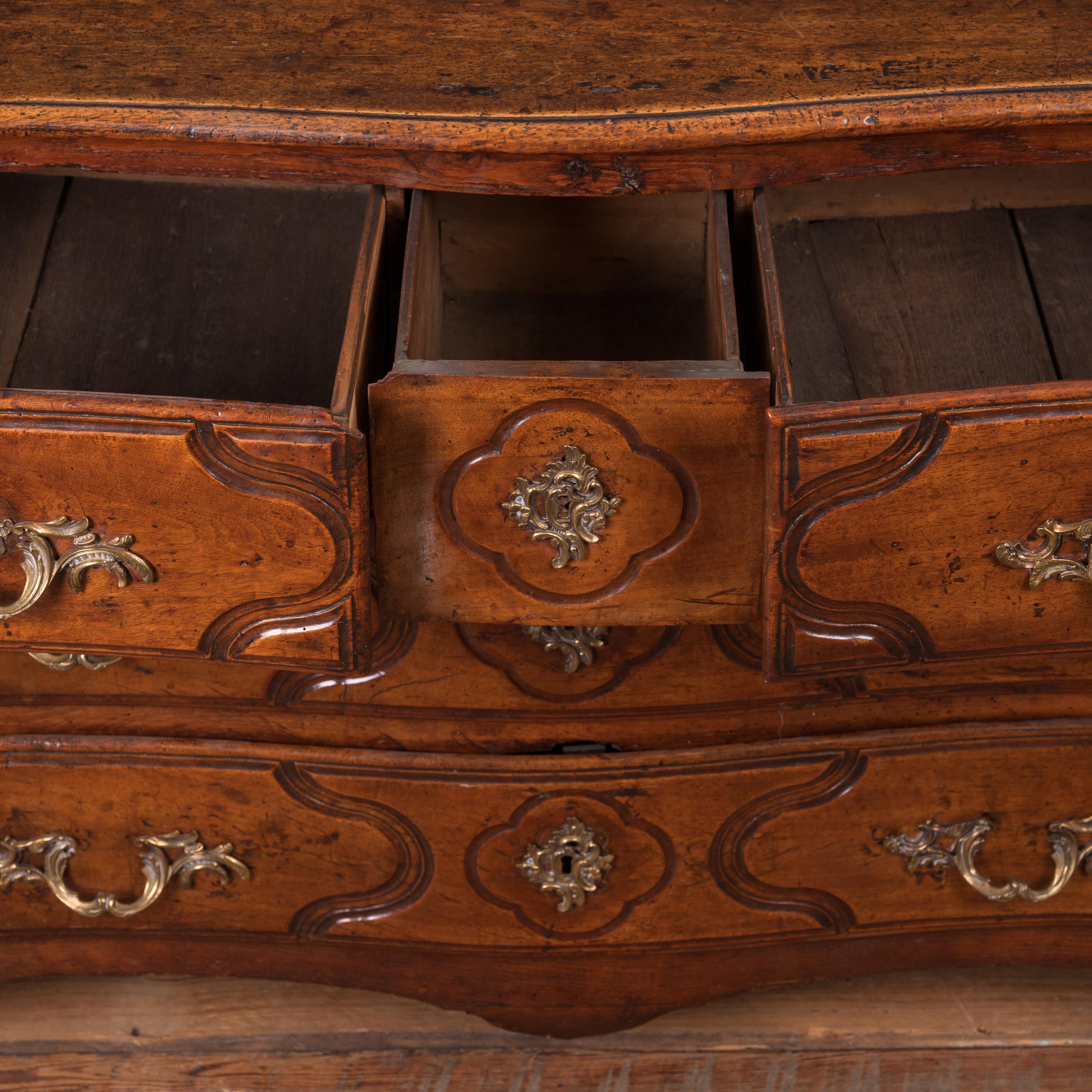 Louis XV Walnut Commode, 18th Century For Sale 1