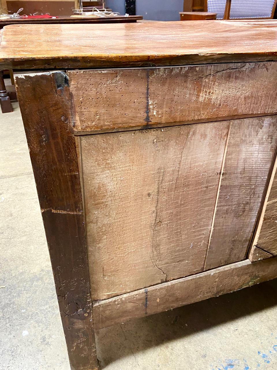French 18th Century Provincial Chest of Drawers In Good Condition For Sale In Pasadena, CA