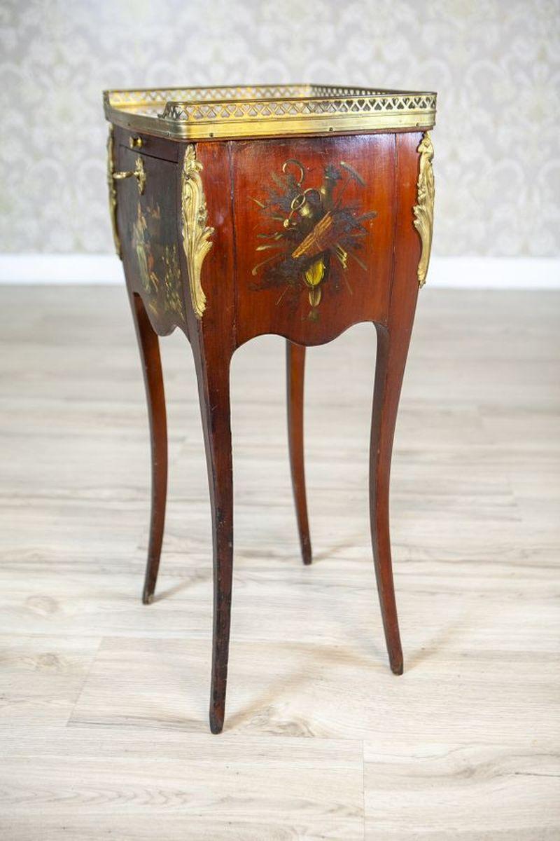 Table de nuit Louis XV en noyer du début du siècle Bon état - En vente à Opole, PL