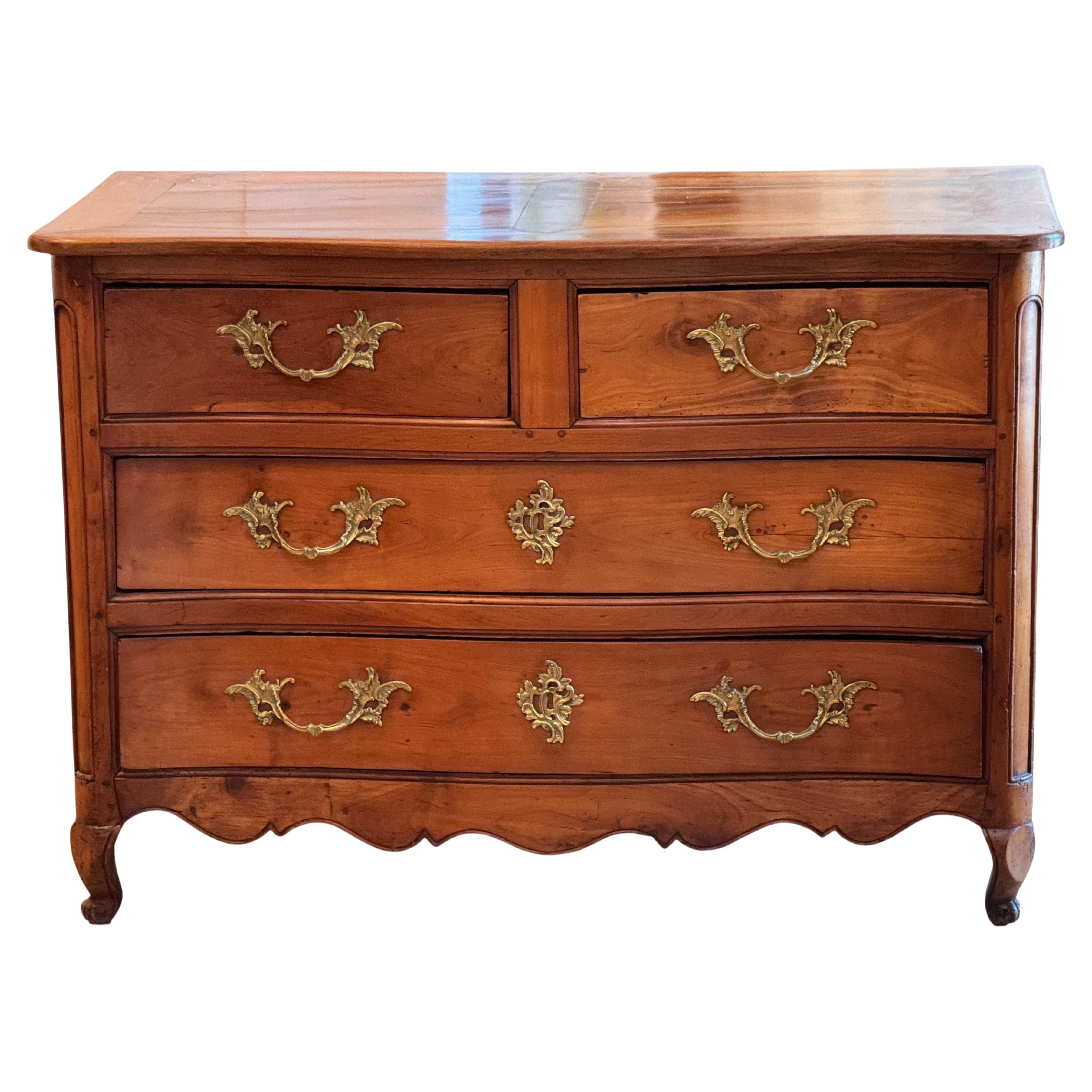 Commode a serpentina in noce Luigi XV in vendita