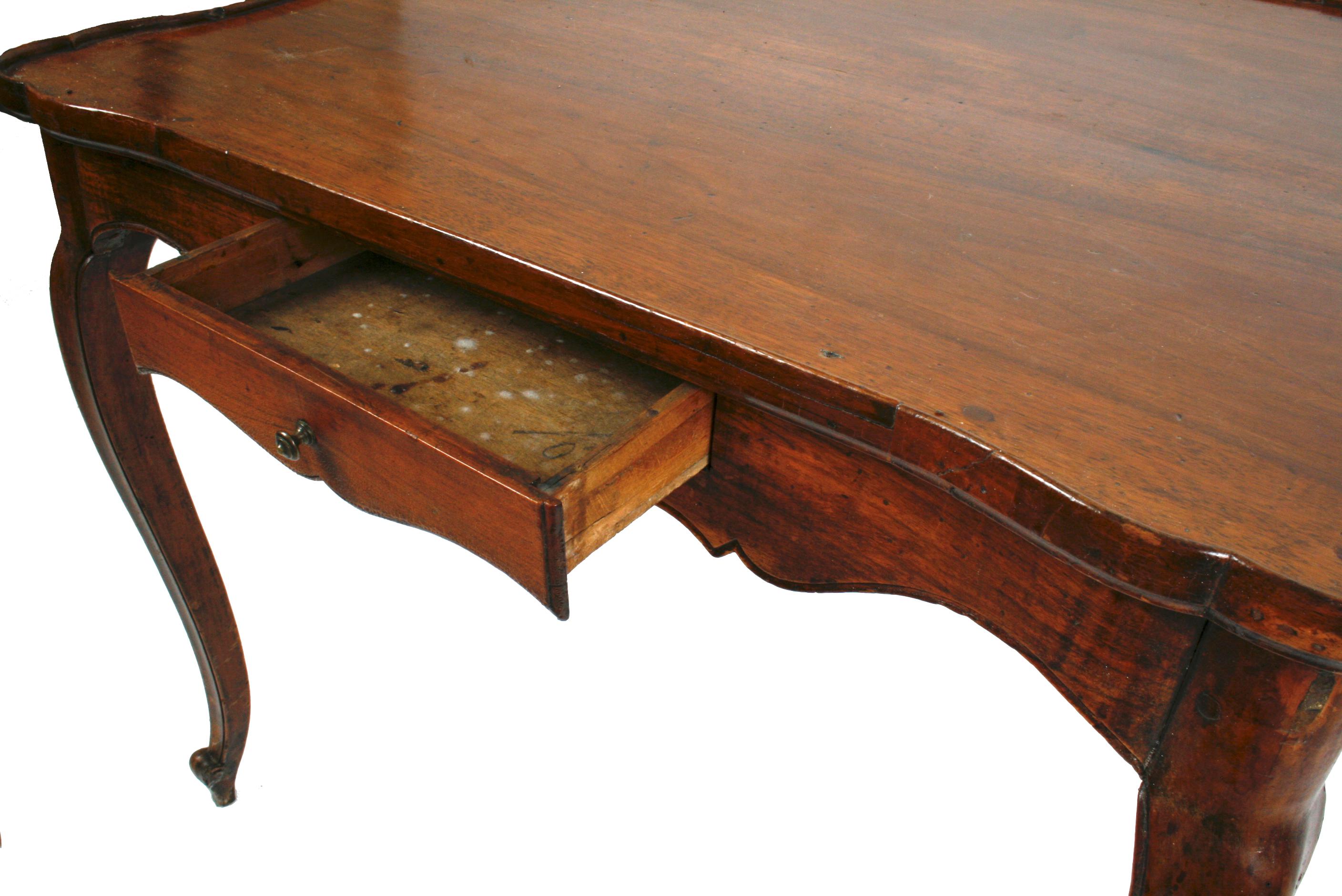 Louis XV Walnut Table with Galleried Top, circa 1780 In Good Condition For Sale In valatie, NY