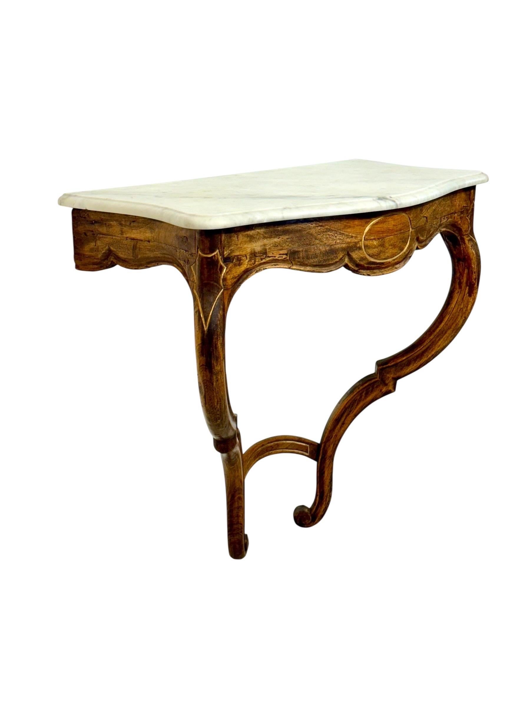 Louis XV Walnut Wall Console with Carrara Marble, c.1890 In Good Condition For Sale In LA CIOTAT, FR