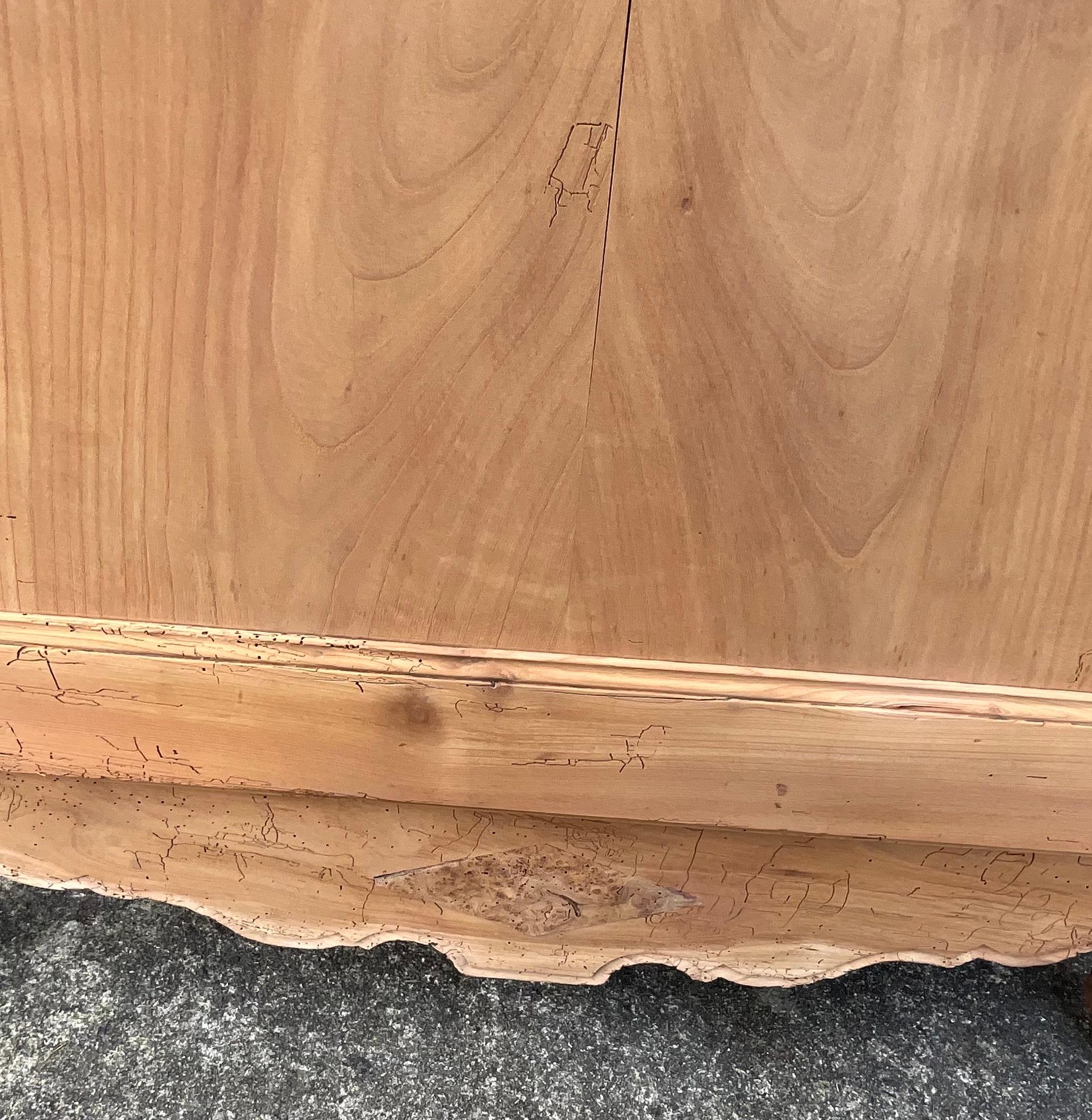 Armadio Luigi XV in Wood Wood, metà del XIX secolo in vendita 4