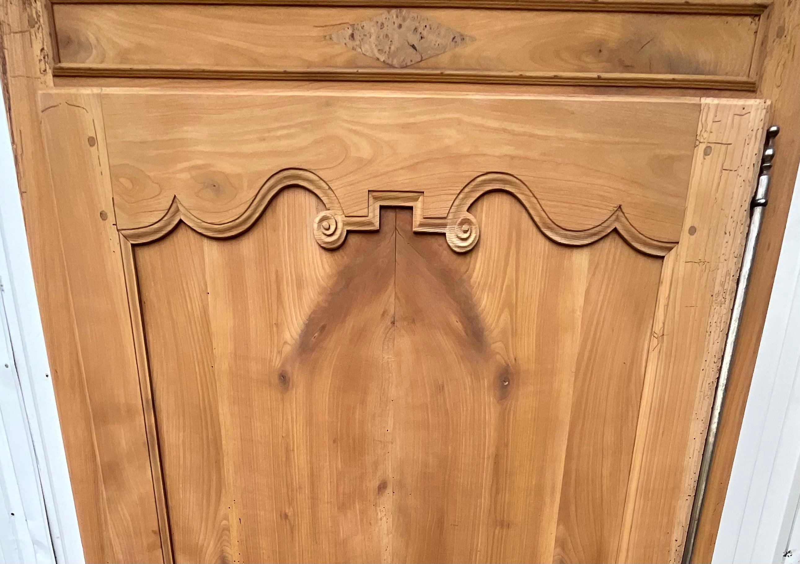 Armadio Luigi XV in Wood Wood, metà del XIX secolo in vendita 5
