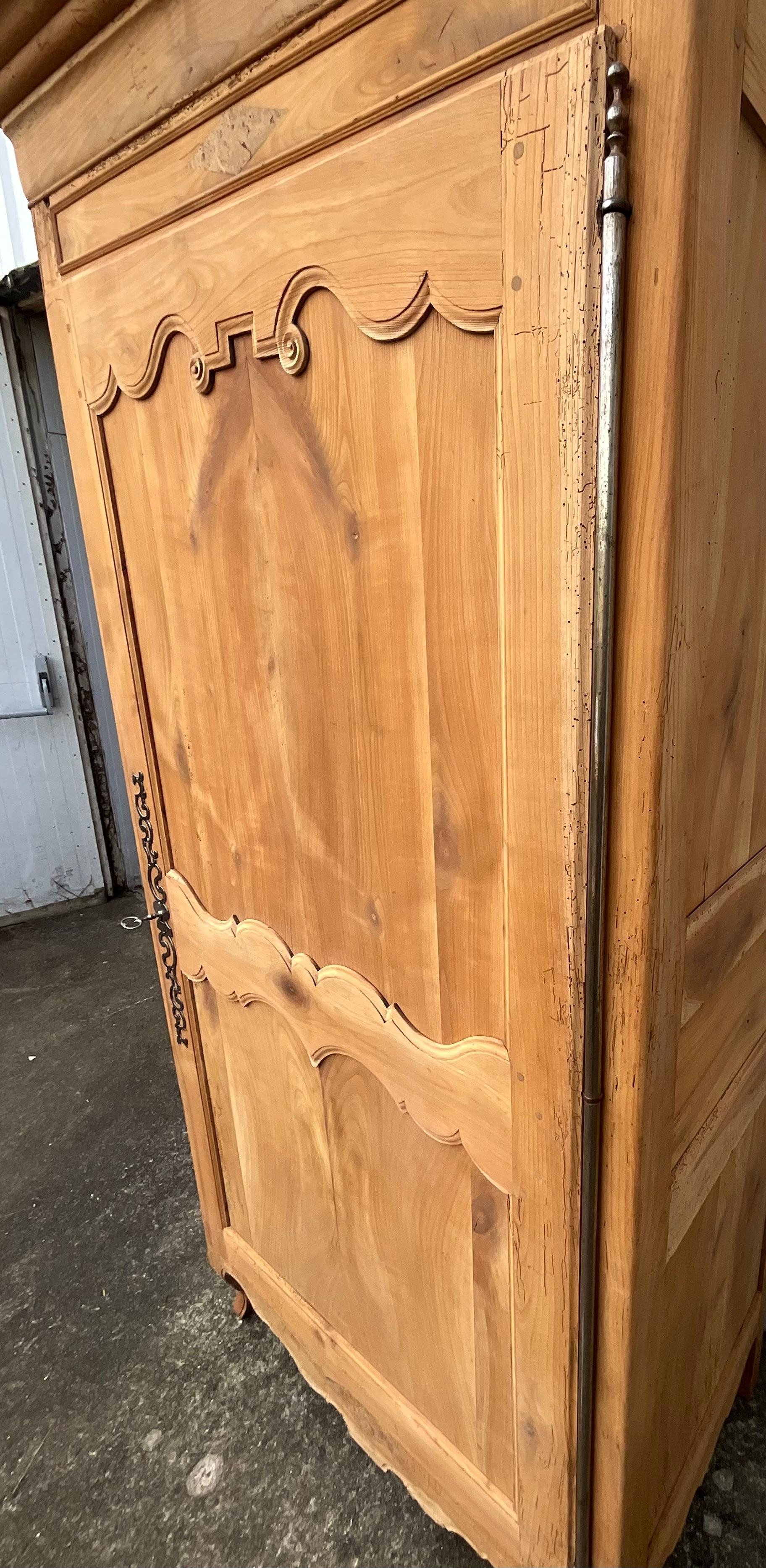 Armadio Luigi XV in Wood Wood, metà del XIX secolo in vendita 6