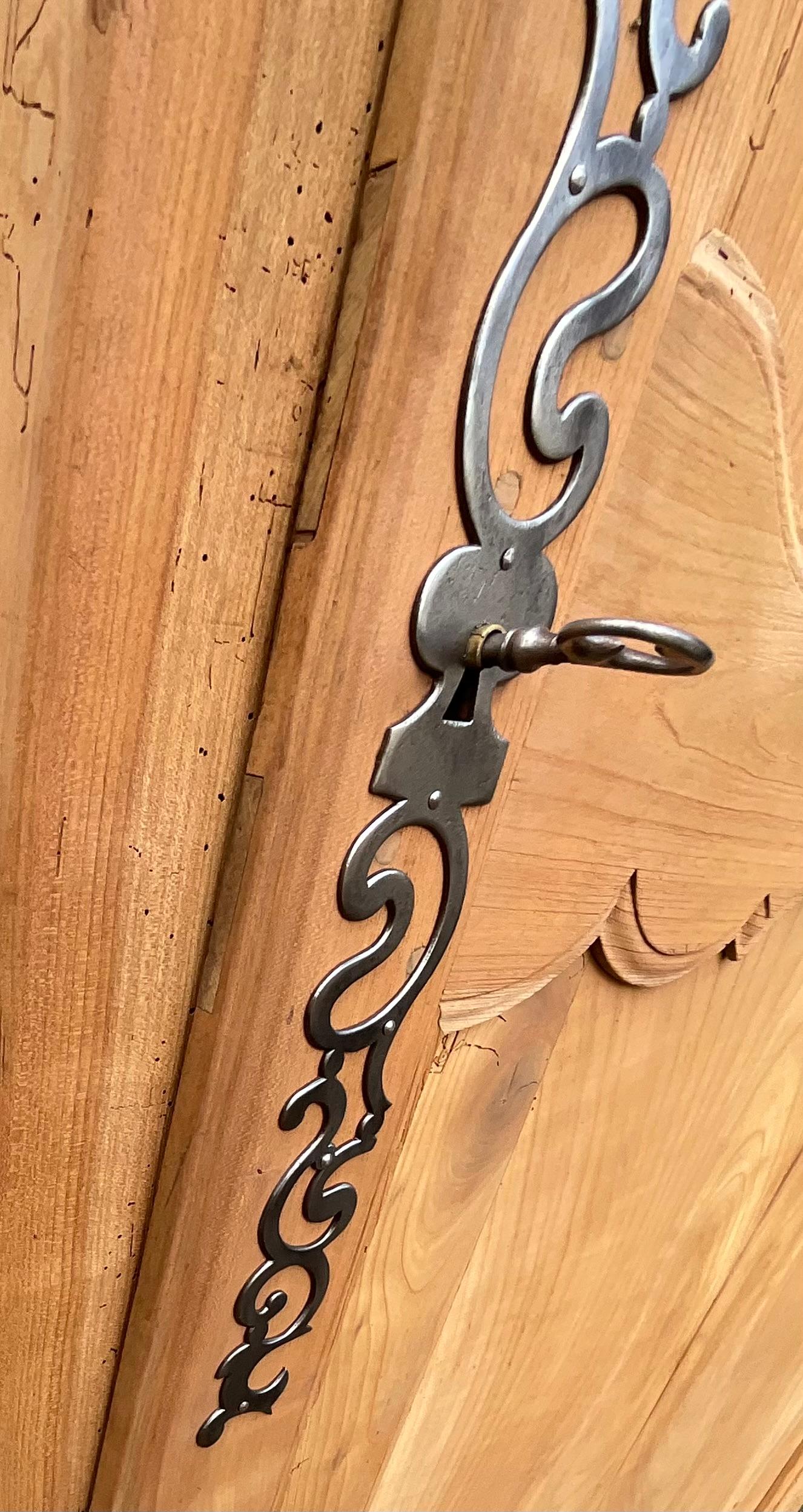 Armadio Luigi XV in Wood Wood, metà del XIX secolo in vendita 3