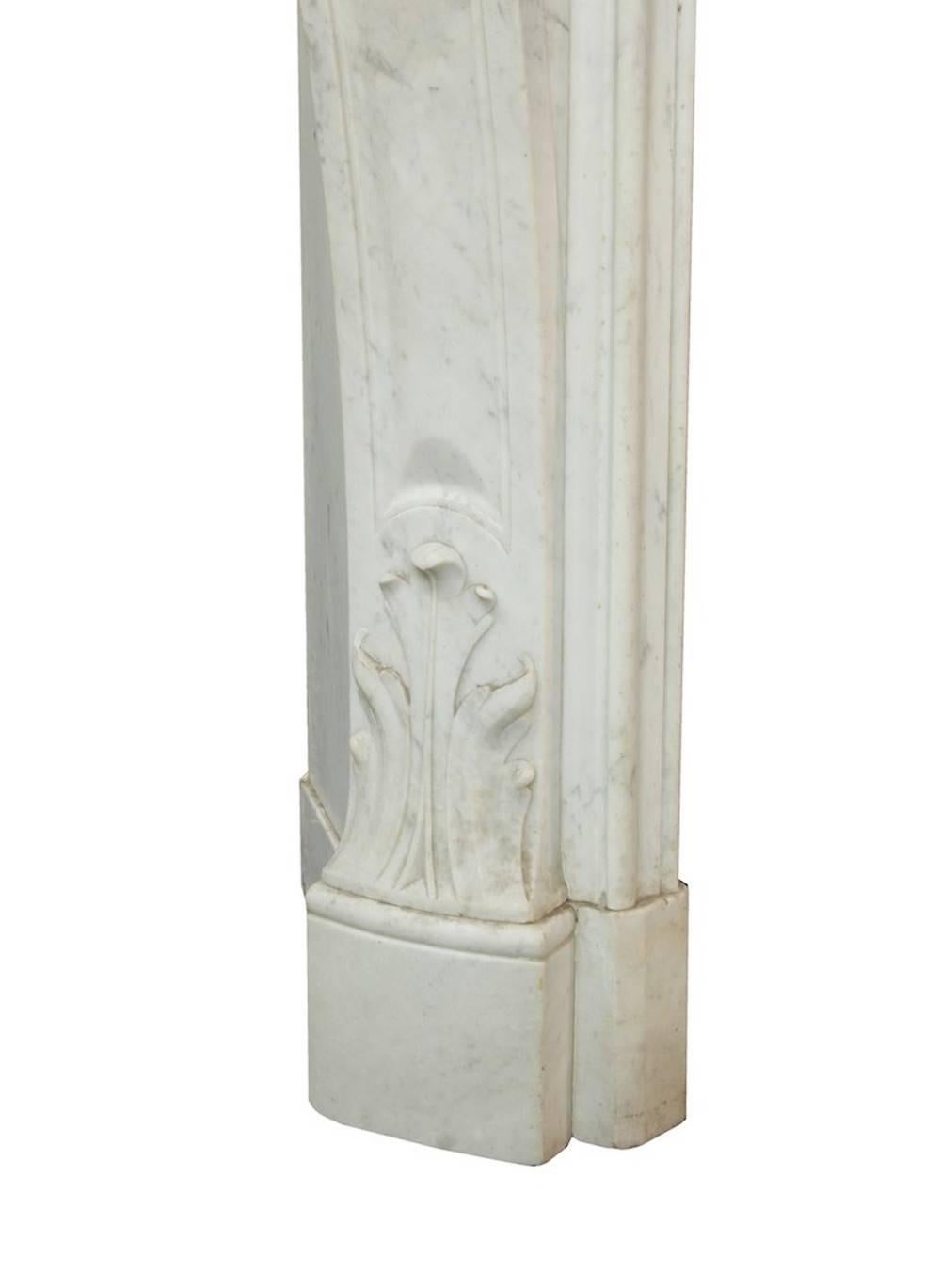 Louis XV White Carrara Marble Mantle Fireplace, 19th Century In Good Condition For Sale In Rome, IT