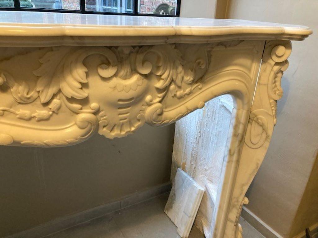 Louis XV White Marble Fireplace Mantel For Sale 2