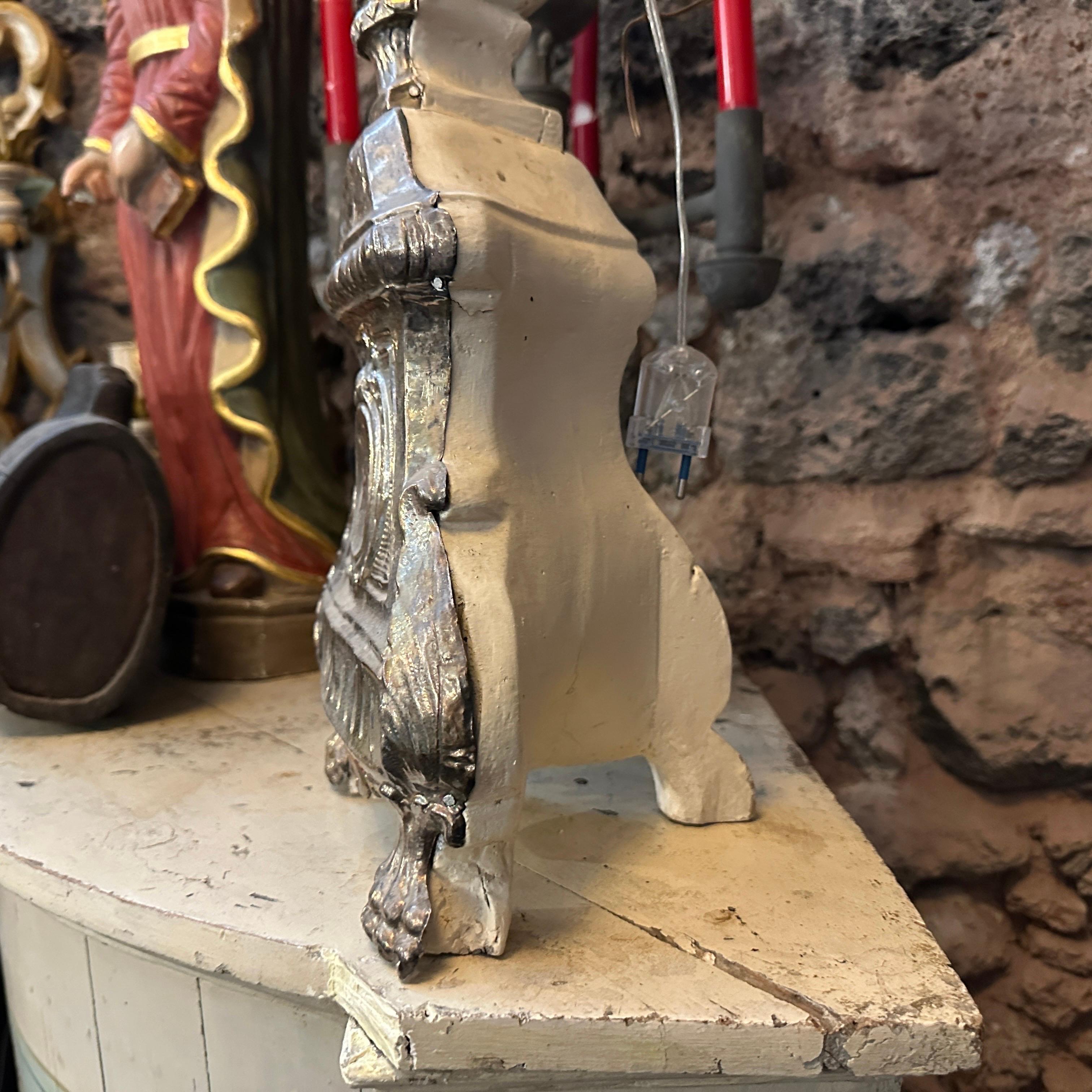 Torchere italiana in legno e metallo Luigi XV montata come lampada da tavolo in vendita 4