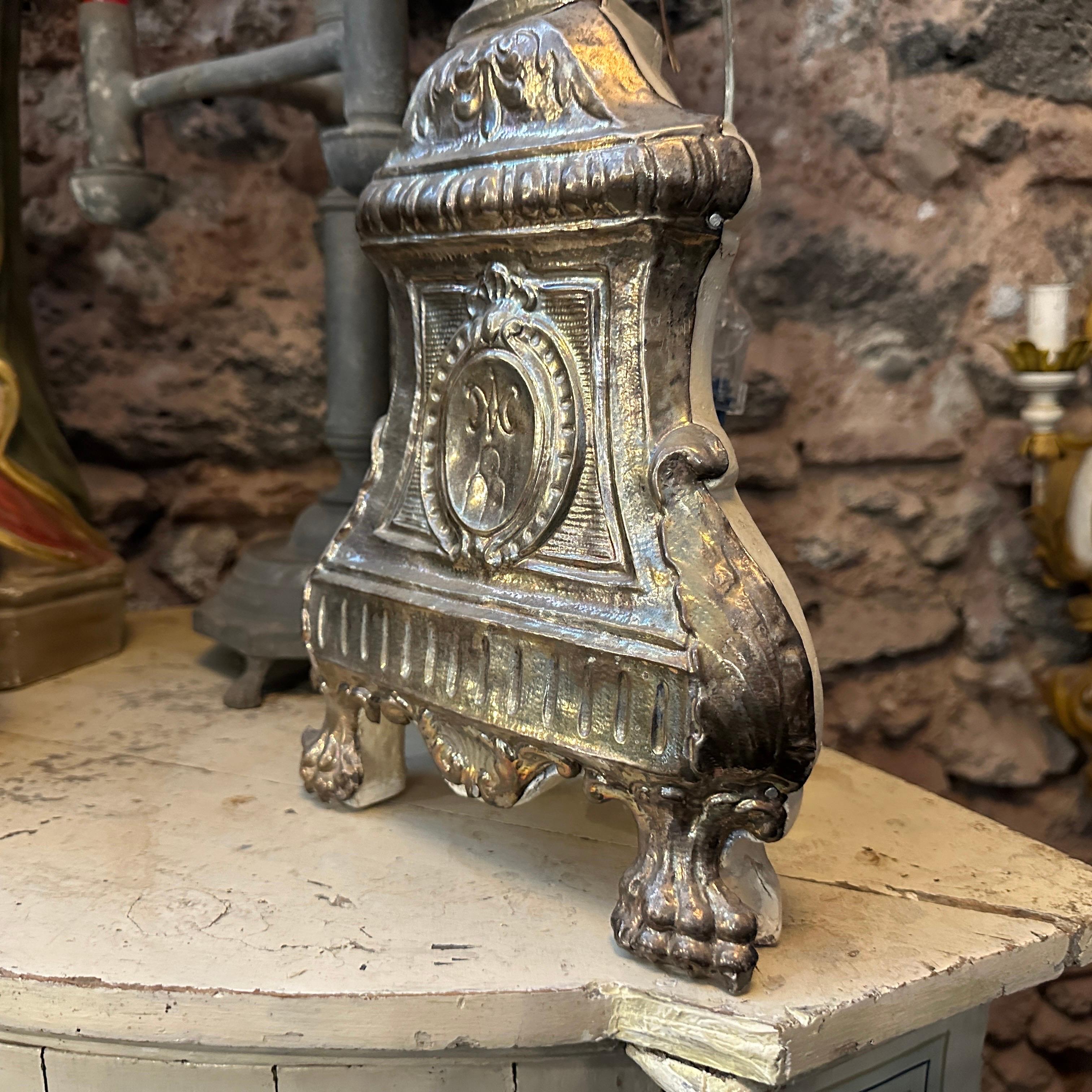 Intagliato a mano Torchere italiana in legno e metallo Luigi XV montata come lampada da tavolo in vendita