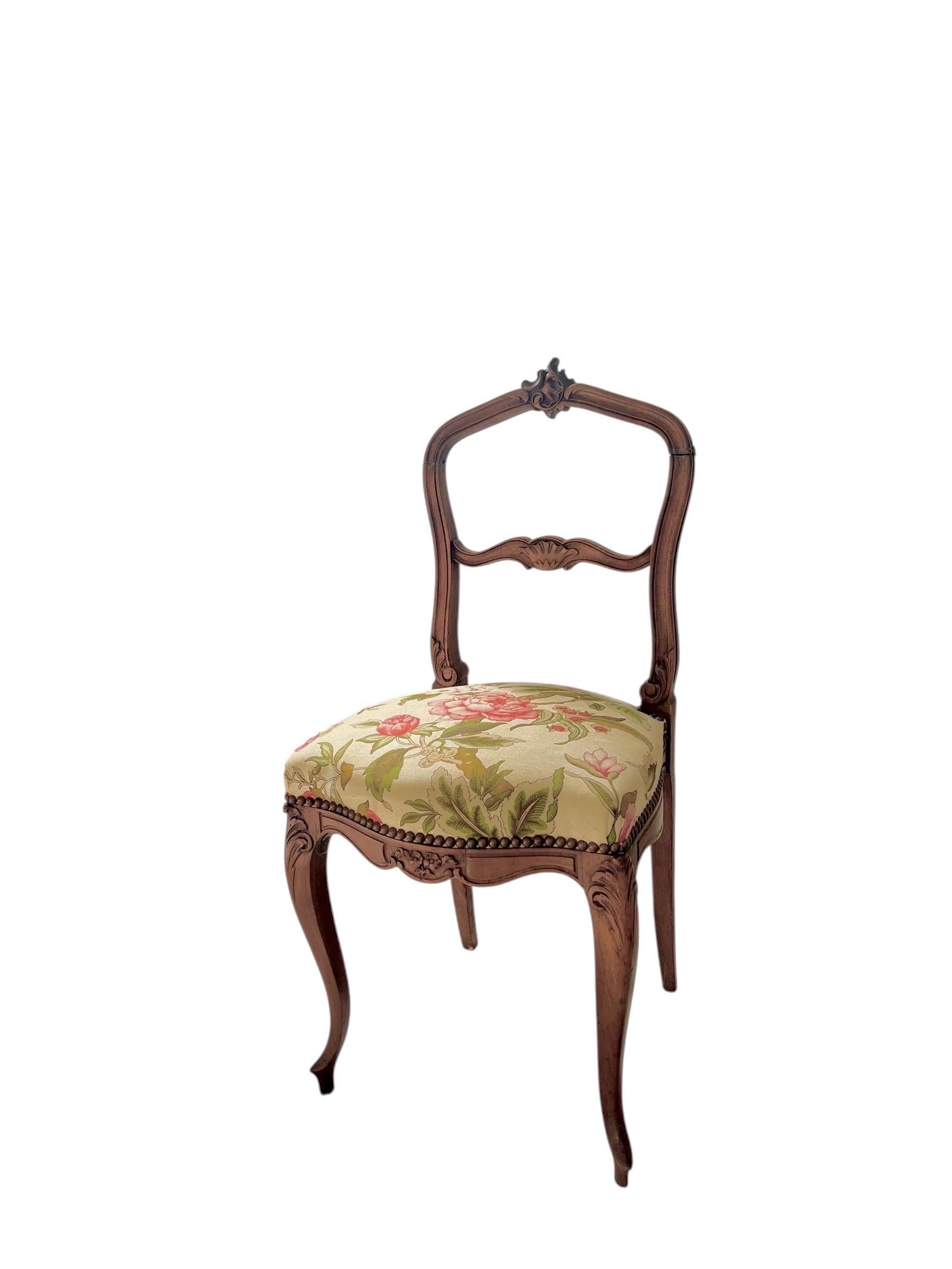 Sedia in legno Luigi XV con arazzo floreale - XIX secolo - Francia in vendita 5