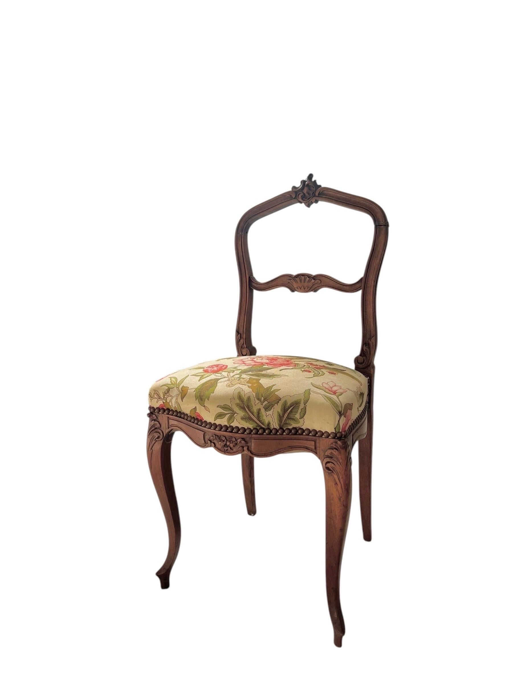 Sedia in legno Luigi XV con arazzo floreale - XIX secolo - Francia in vendita 1