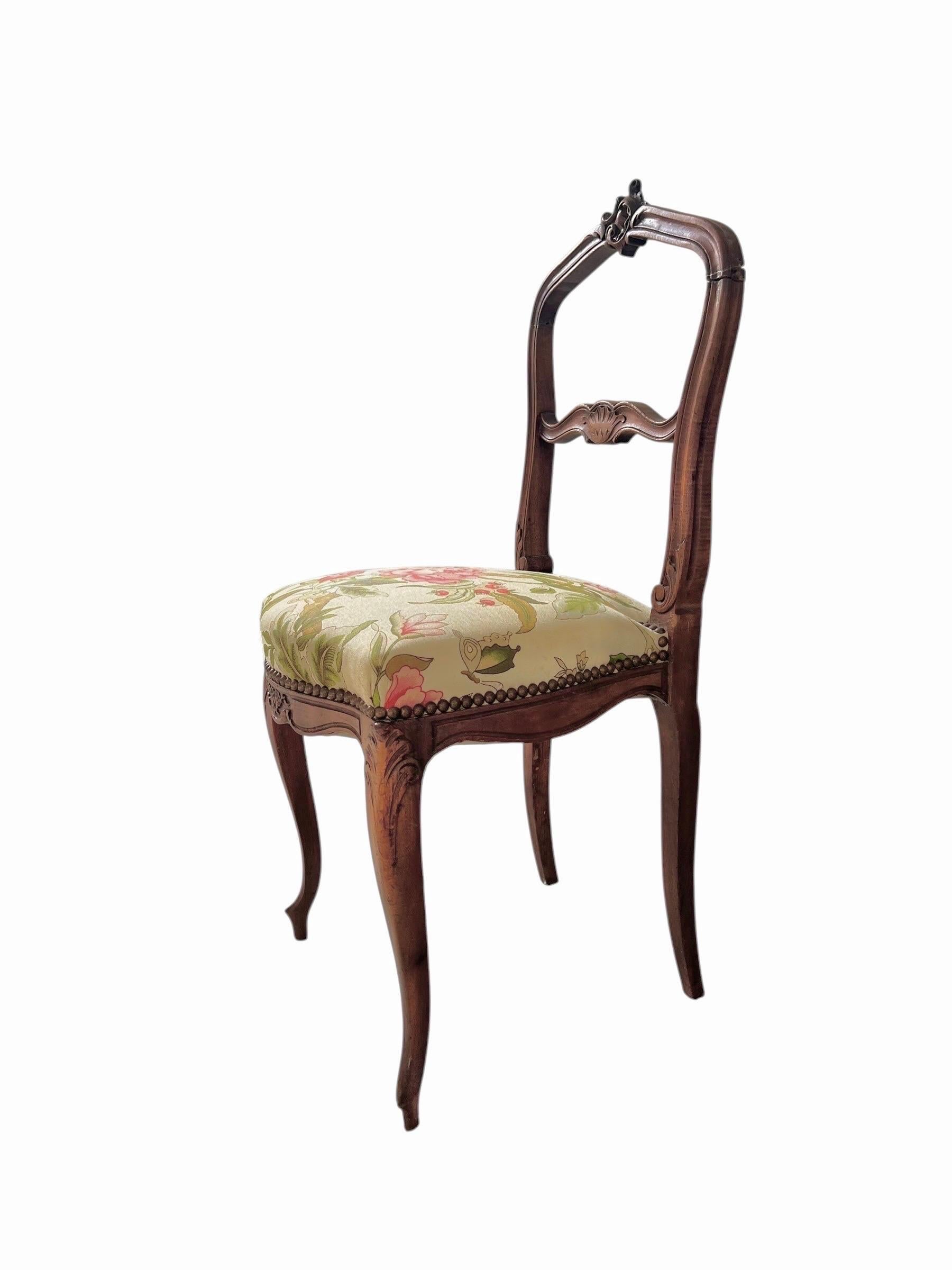 Sedia in legno Luigi XV con arazzo floreale - XIX secolo - Francia in vendita 3