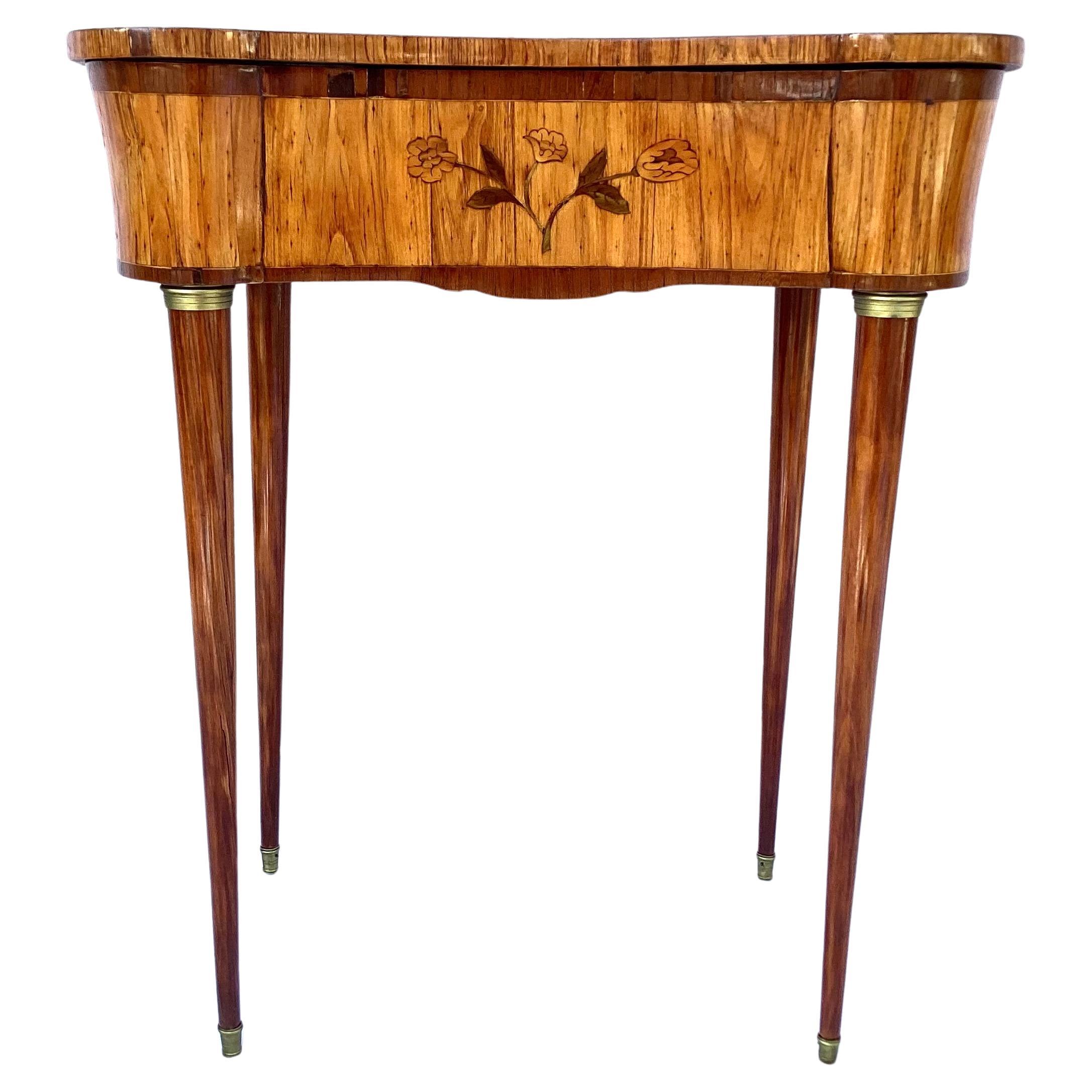 Table de travail Louis XV avec marqueterie et plateau pivotant en vente 3