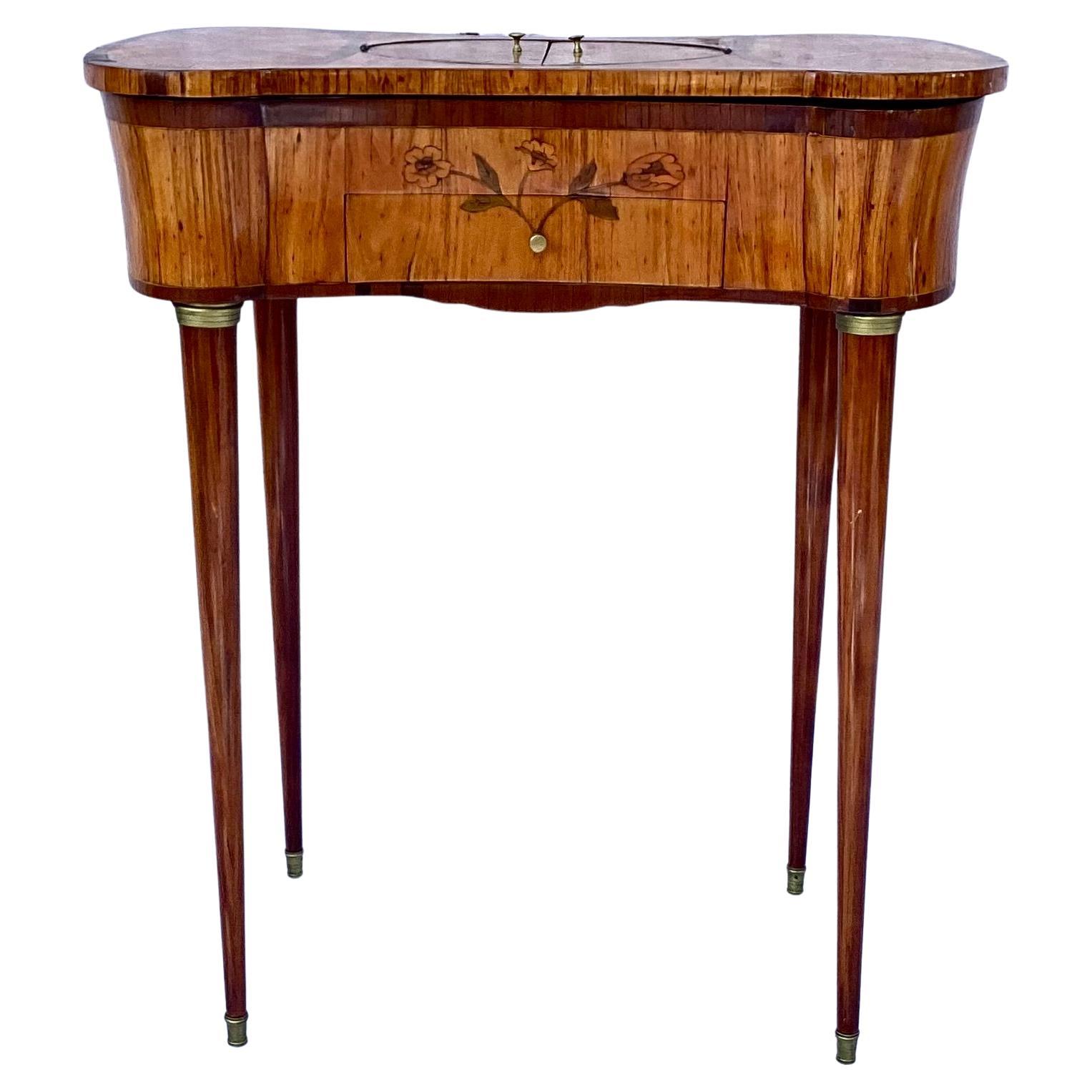Table de travail Louis XV avec marqueterie et plateau pivotant en vente 6