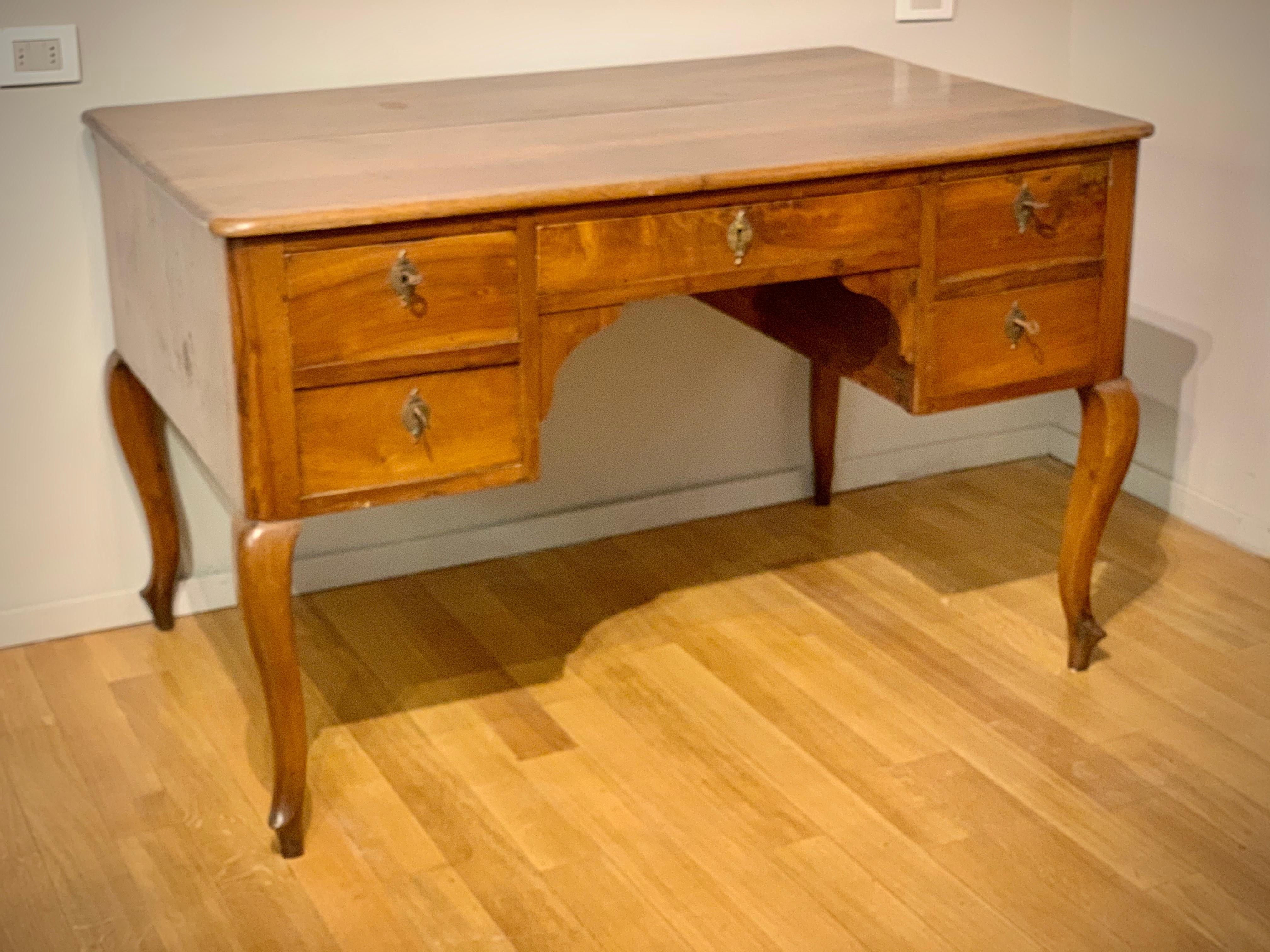 Italian 18th century Louis XV ITALIAN Writing Table with Drawers For Sale