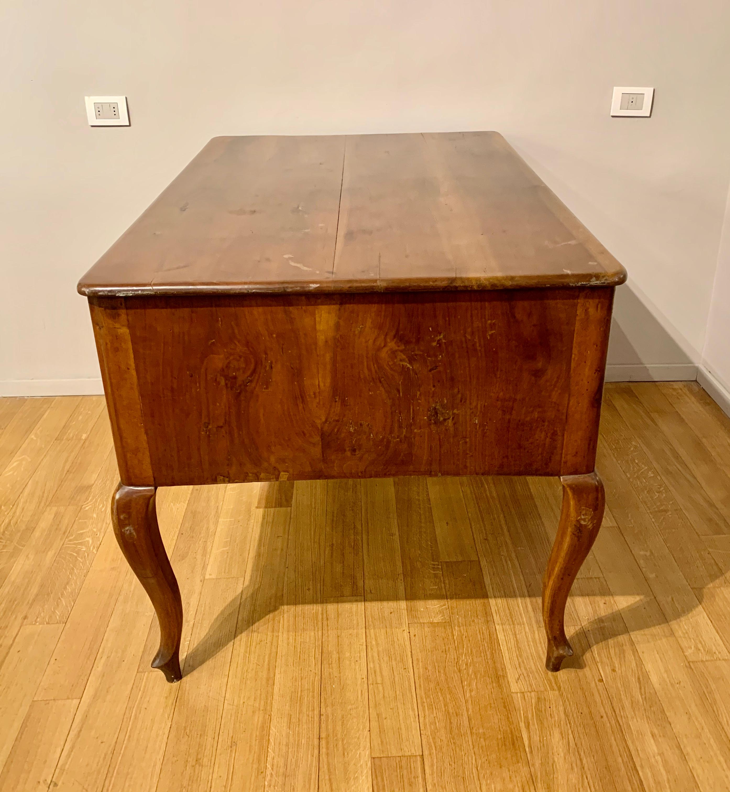 Walnut 18th century Louis XV ITALIAN Writing Table with Drawers For Sale