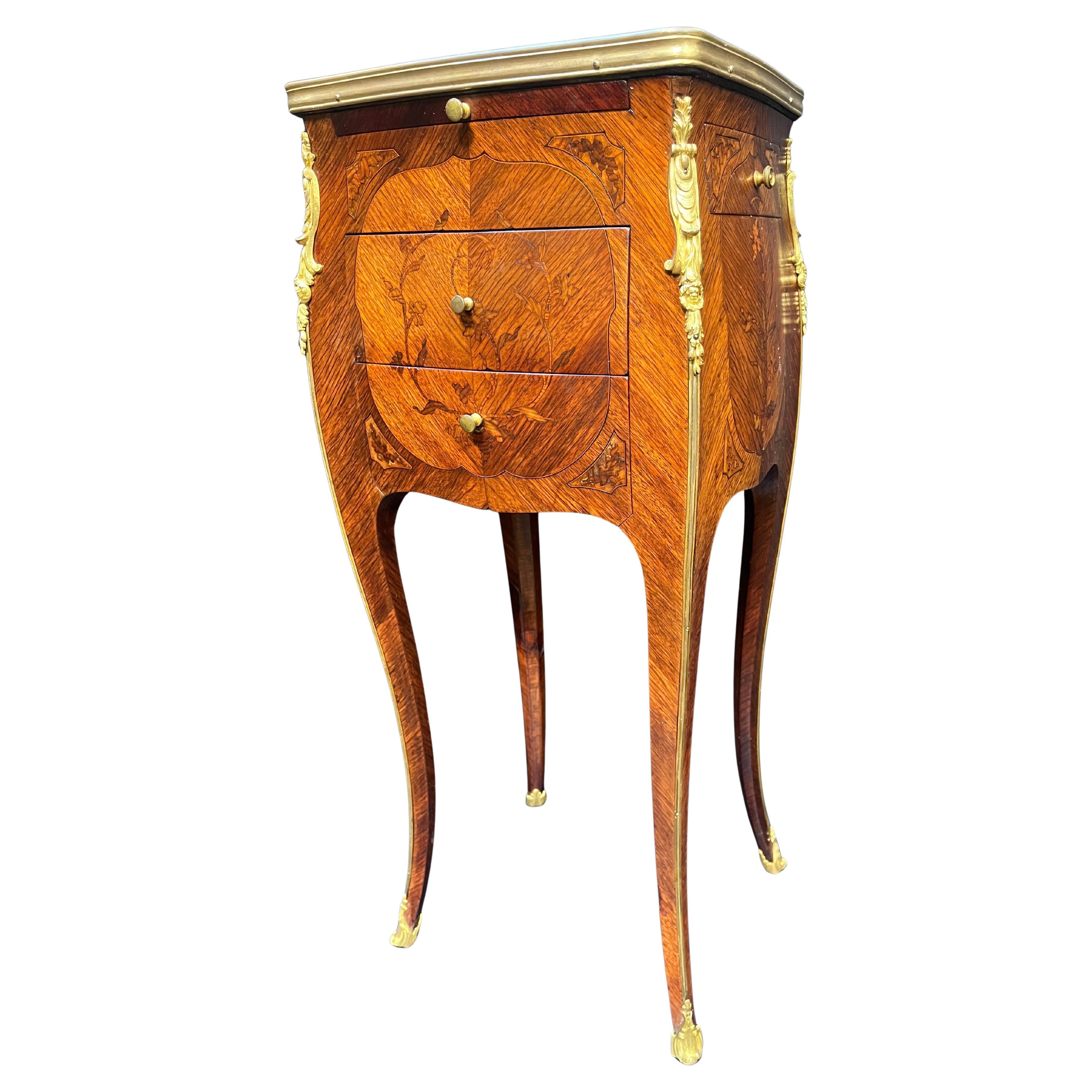 Chiffoniere de marquetería estilo Luis XV-XVI de transición con el sello de G. Durand en venta