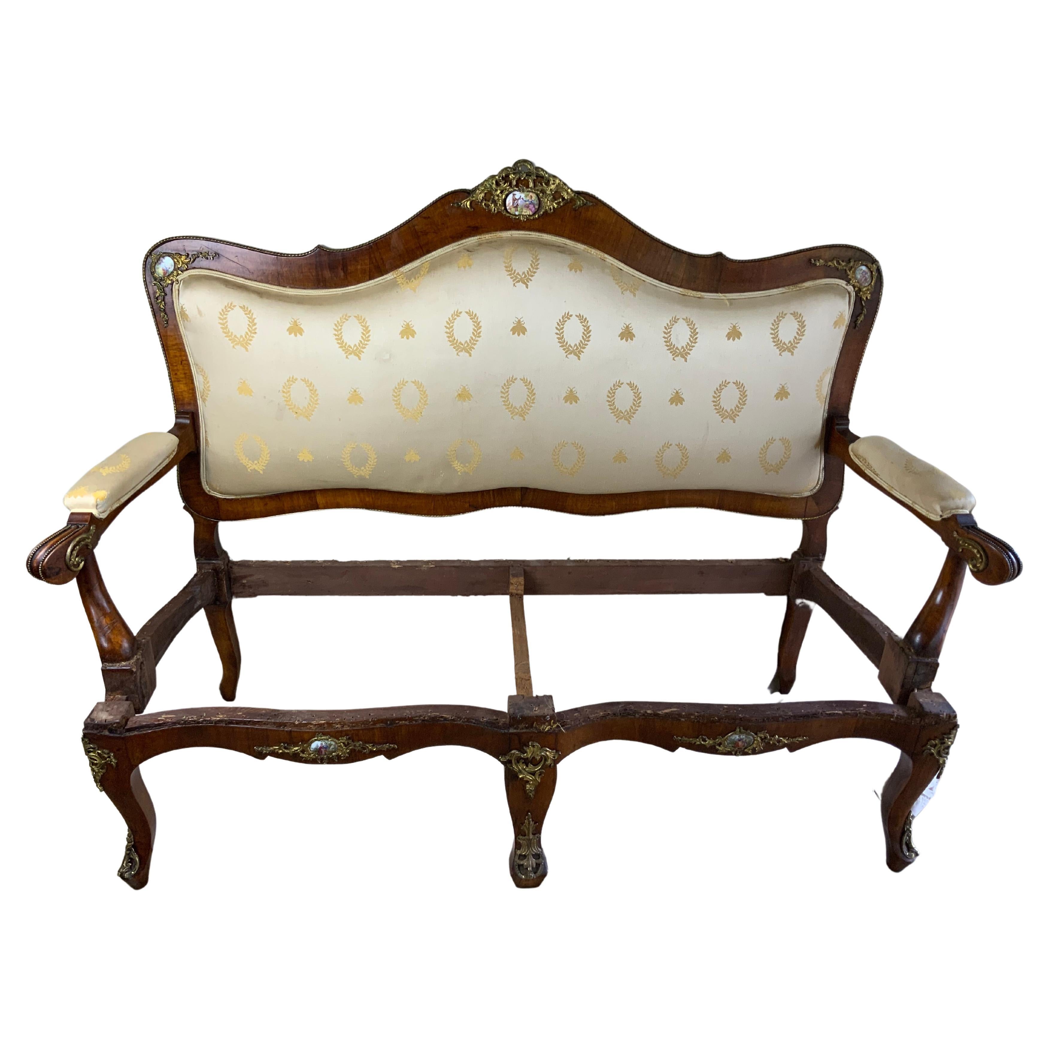 Louis XV1 Goldbronze-Sessel aus Nussbaumholz