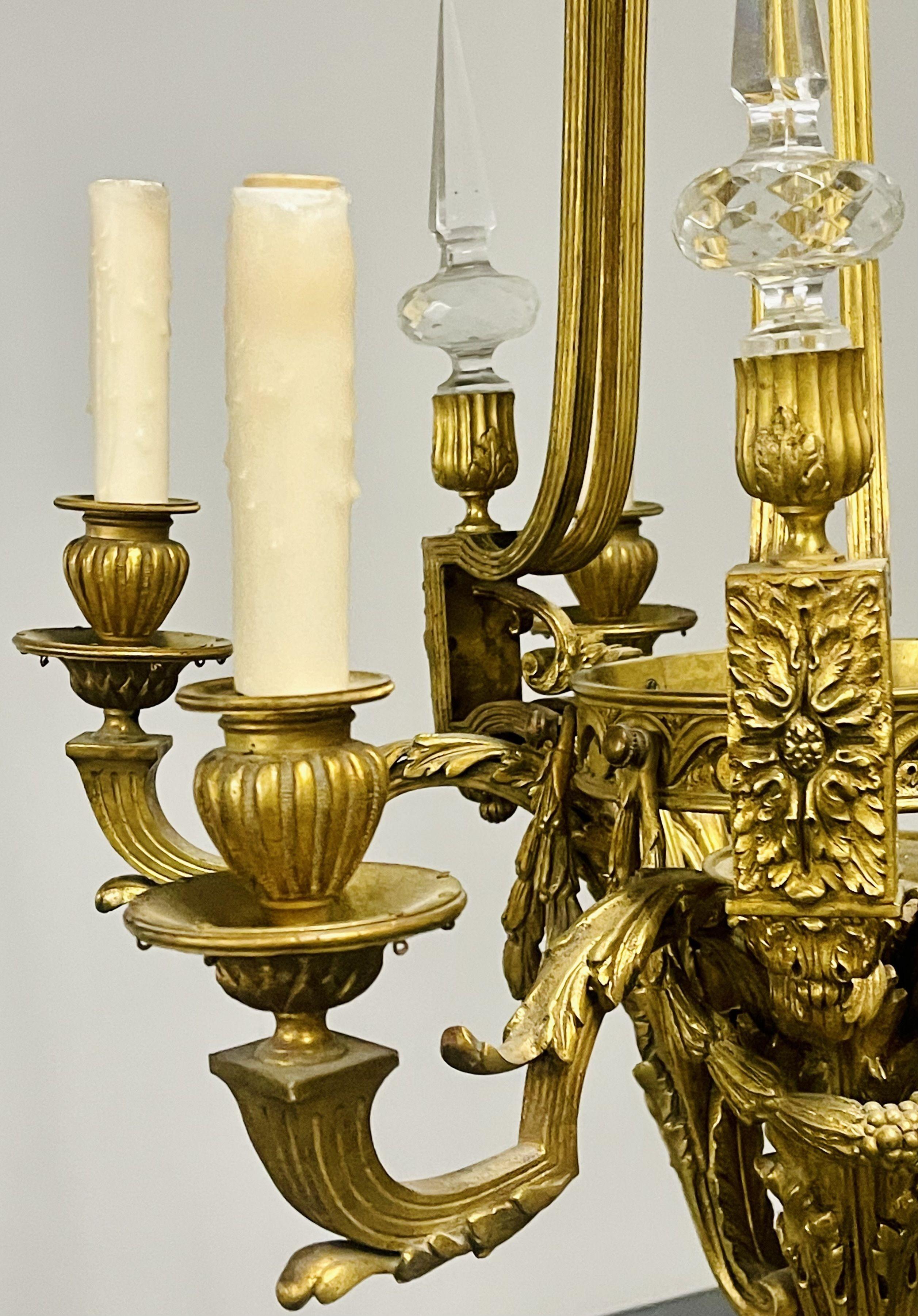 Bronze Lustre Louis XVI du 19ème siècle en bronze doré, six lumières, pièce de succession en vente