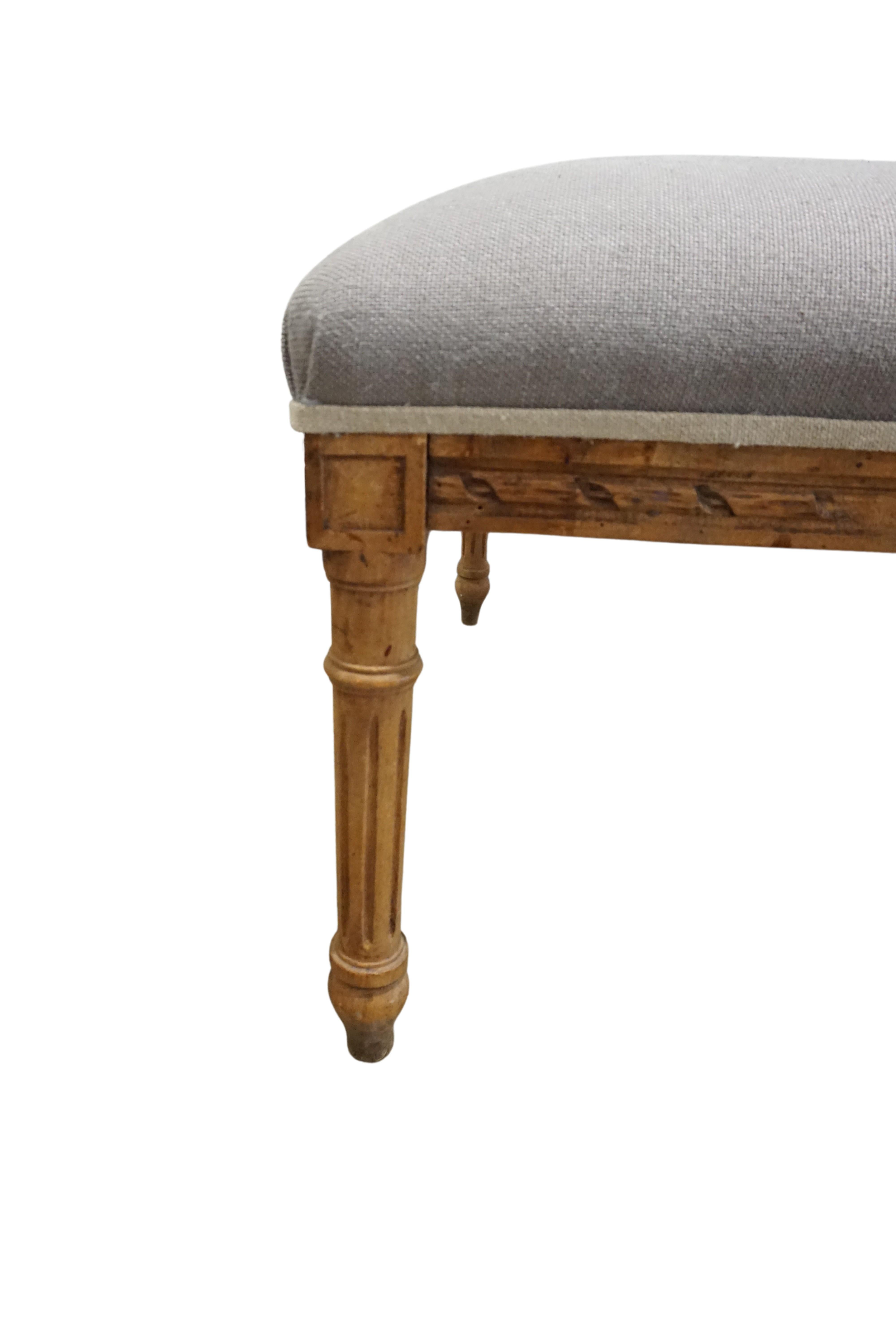 This 19th century, Louis XVI style footstool is upholstered in a charcoal linen and can be used as both a footstool or a coffee table.

Dimensions:
26