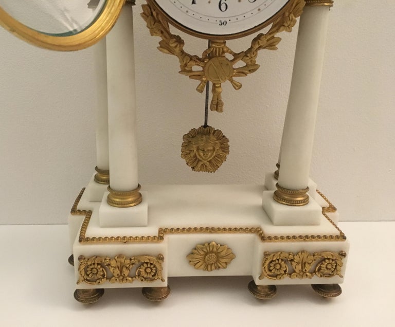 19th C. French Louis XVI Marble and Gilded Bronze Mantel Clock and Garniture Set In Good Condition For Sale In Arles, FR