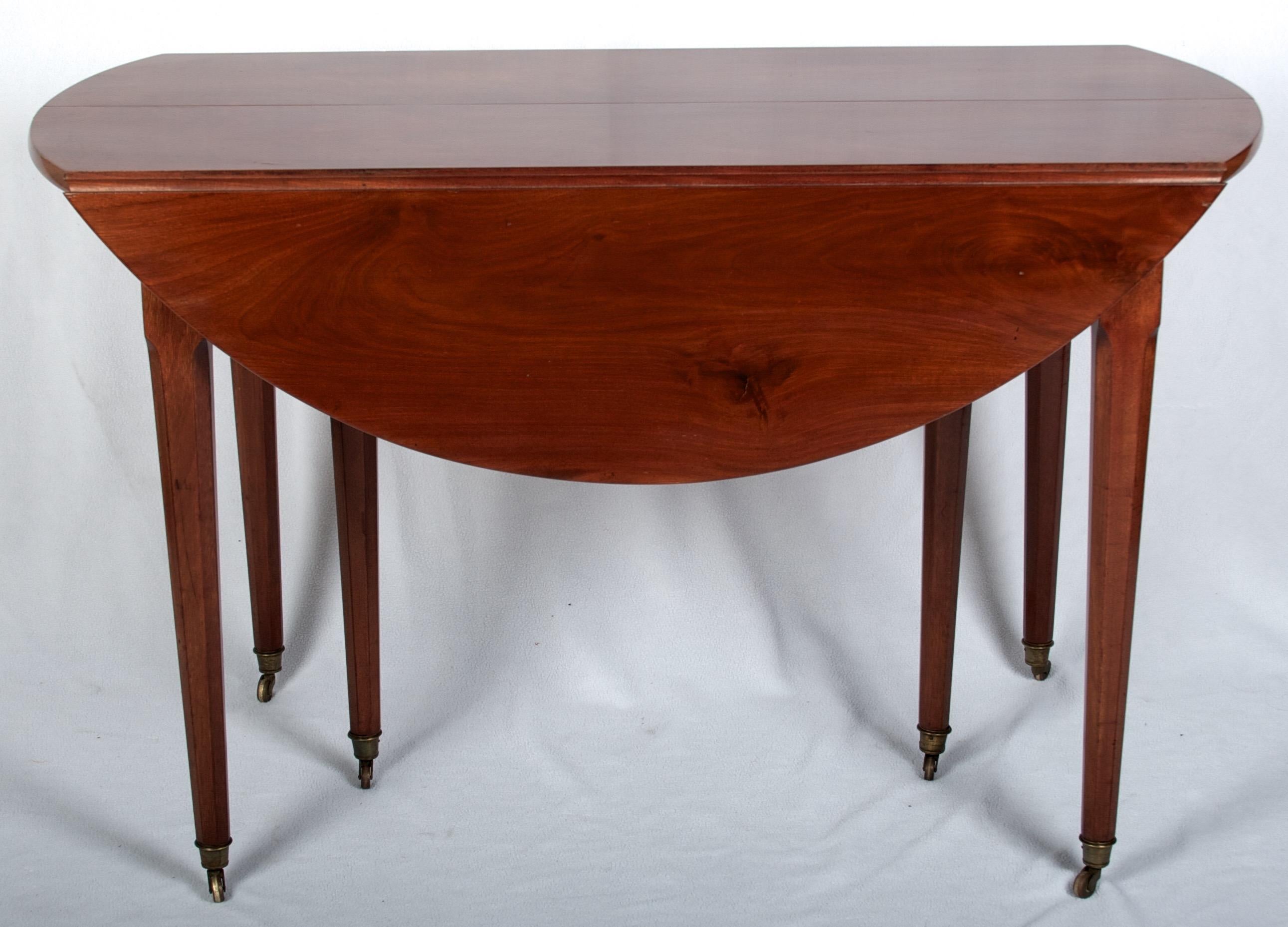 A Louis XVI dining table in acajou mahogany with two leaves.
Leaves are not in acajou mahogany and probably of a later date.
The table opens to hold more than two leaves, so additional
leaves could be fabricated and the table could open to 96