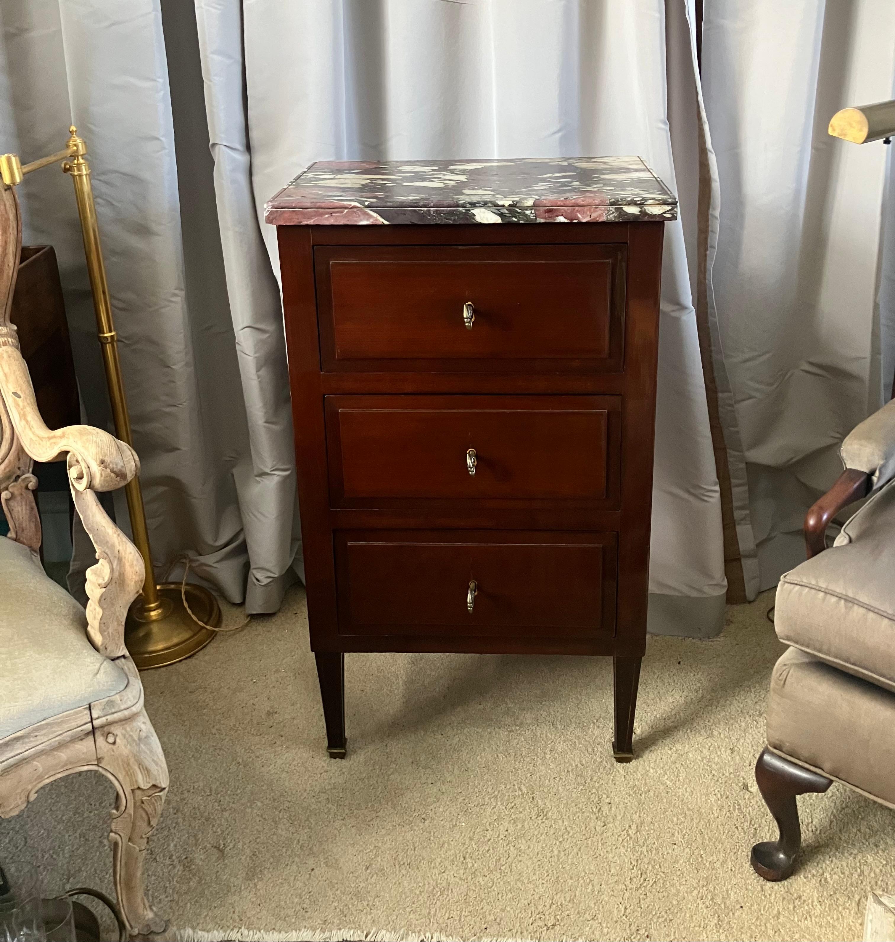 Louis XVI amaranth marble top side table. A Naples severe Louis XVI commode bedside table with three keyed drawers and purple cream and magenta fiori di pesca marble top. Italy, 1800

Dimensions: 36.75