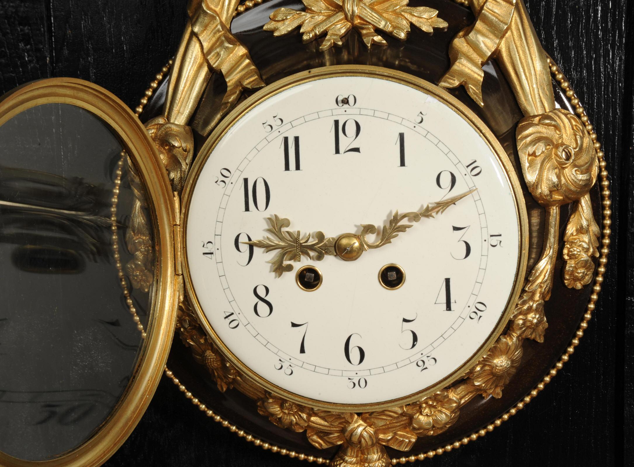 Reloj de pared Louis XVI Antique French Ormolu y Cartel de Bronce en venta 8