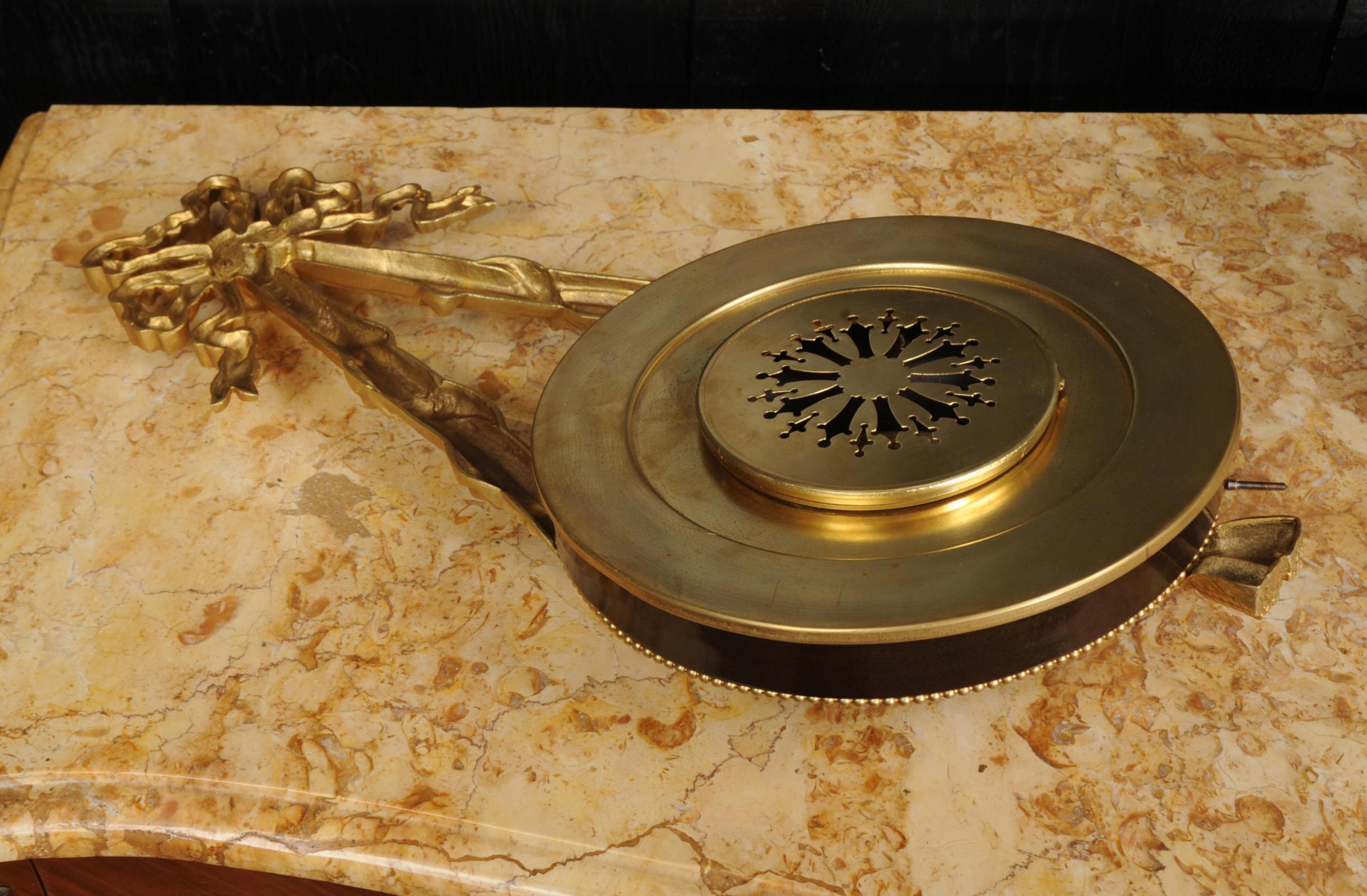 Reloj de pared Louis XVI Antique French Ormolu y Cartel de Bronce en venta 9
