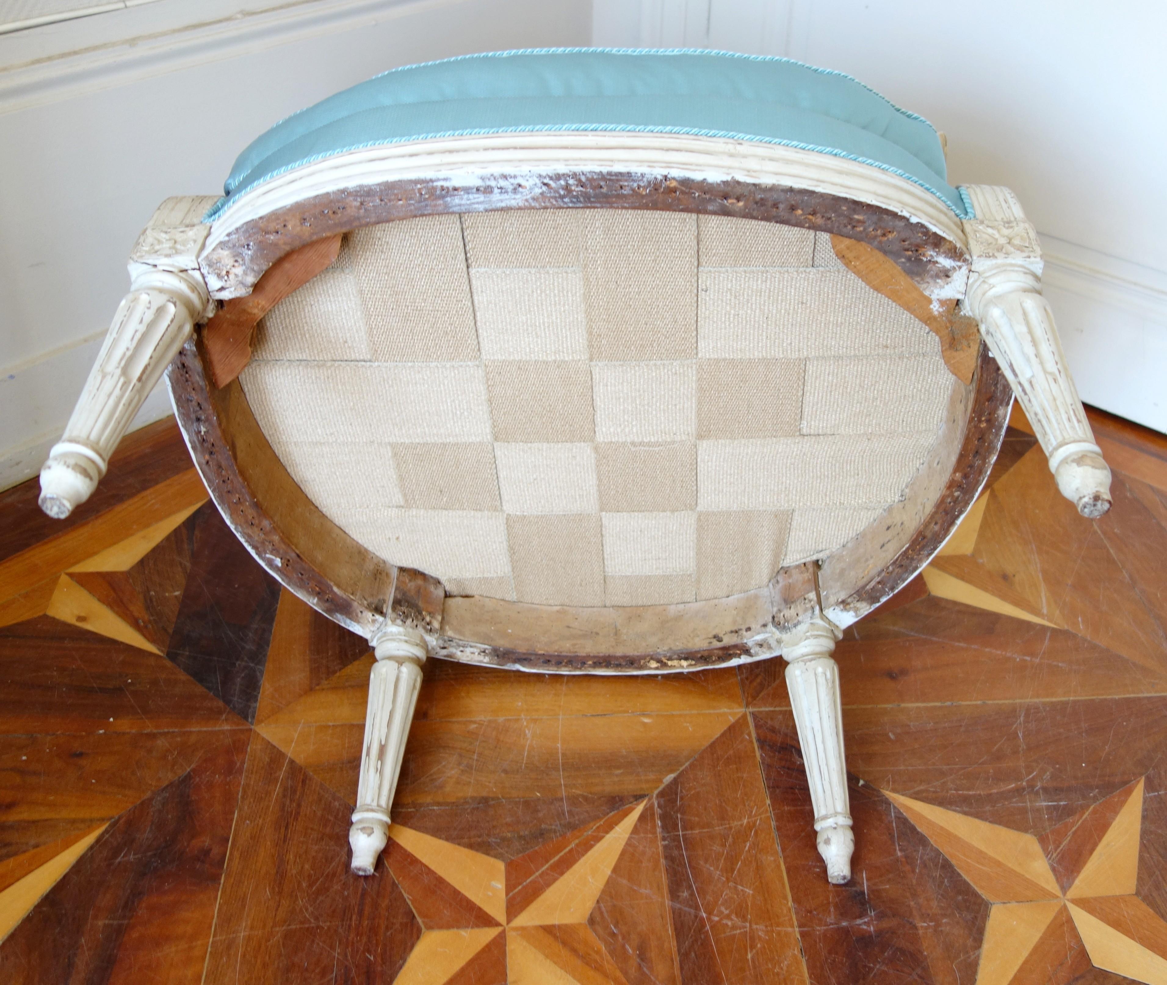 Louis XVI armchair bergere, light bleu silk, 18th century 4