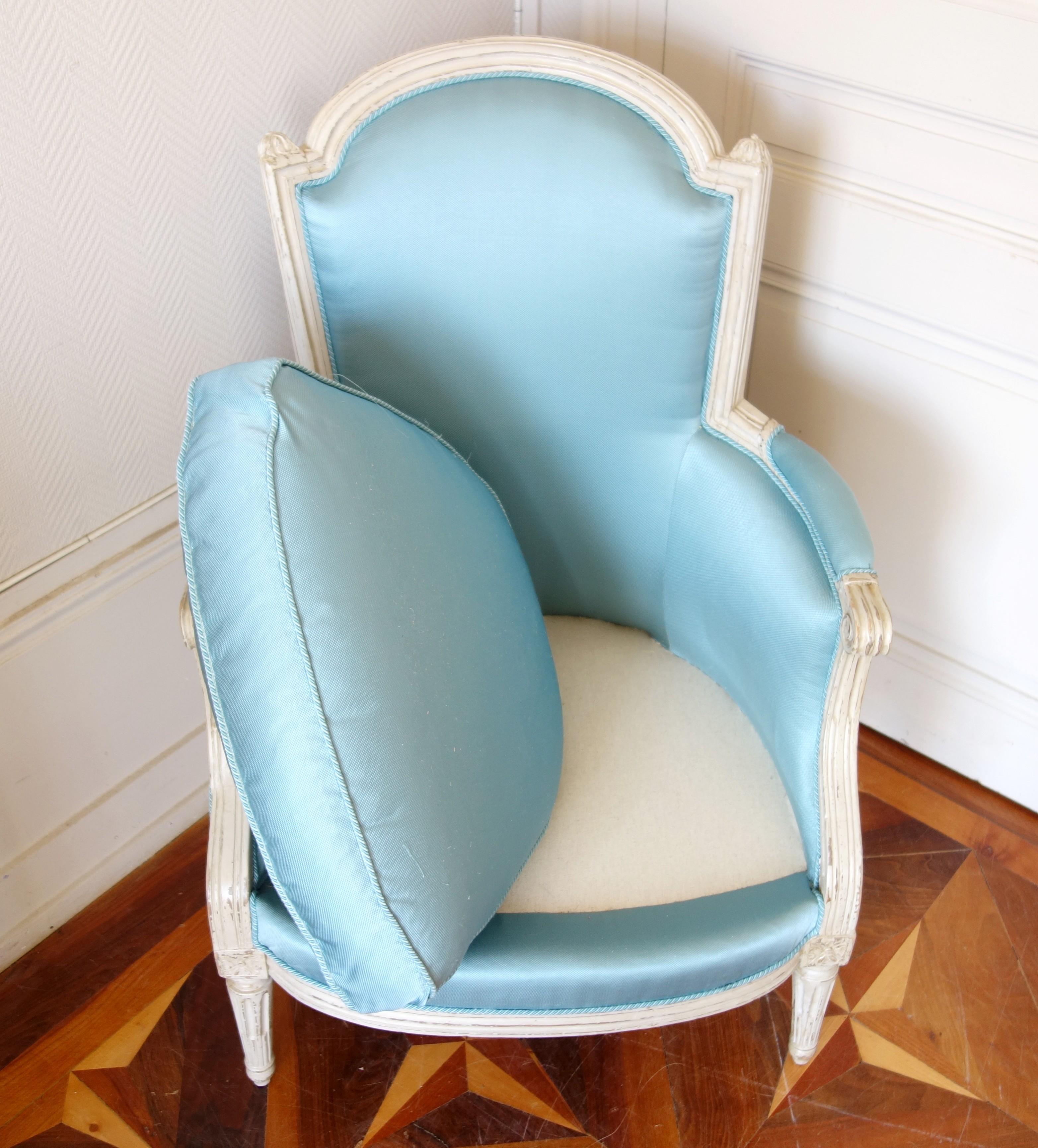 Louis XVI armchair bergere, light bleu silk, 18th century 5