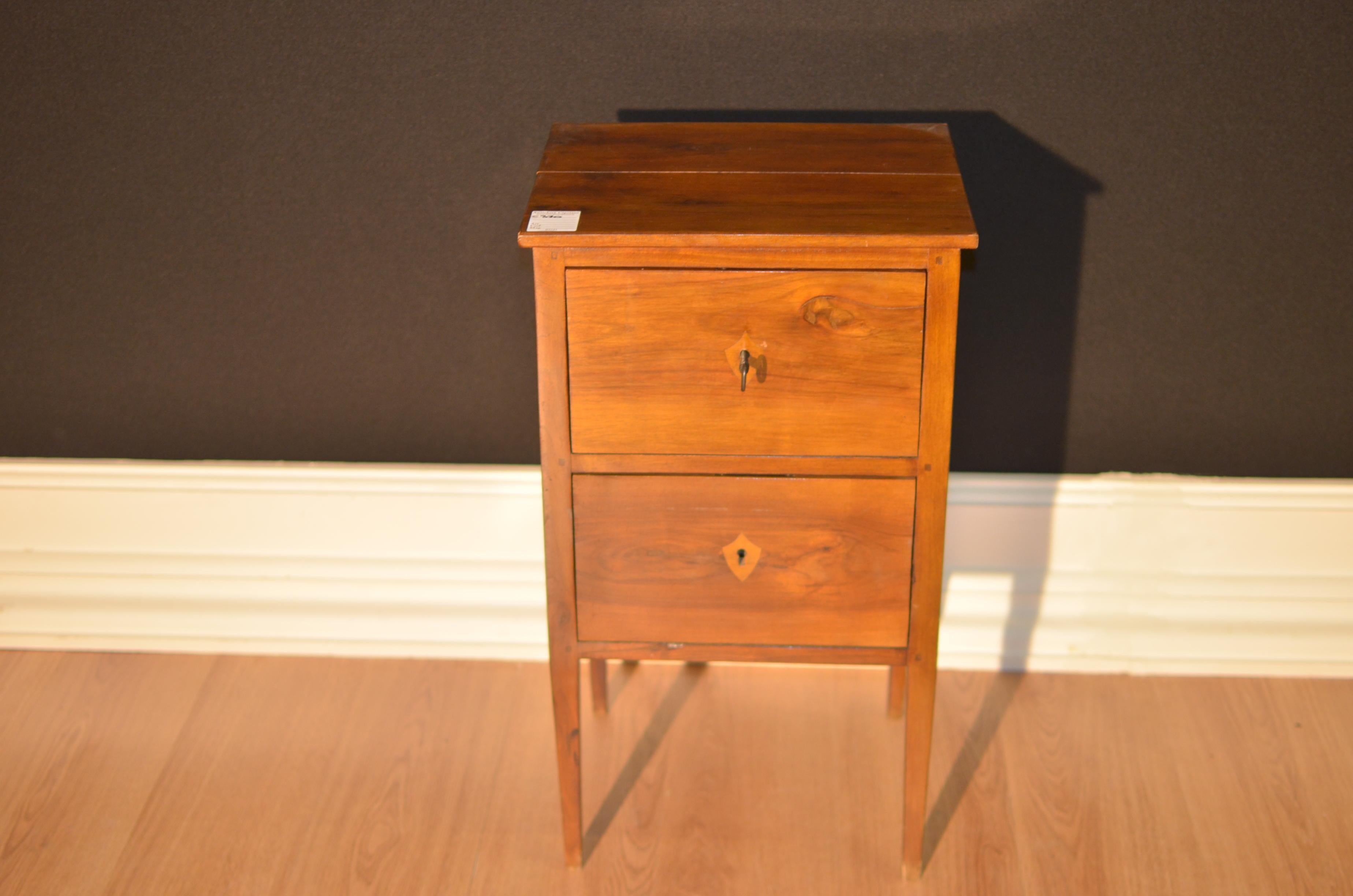 Louis XVI bedside table in walnut of French origin from circa 1810. The bedside table has two large drawers, locks and original keys. The bedside table has been completely restored and polished with lacquer rubber.