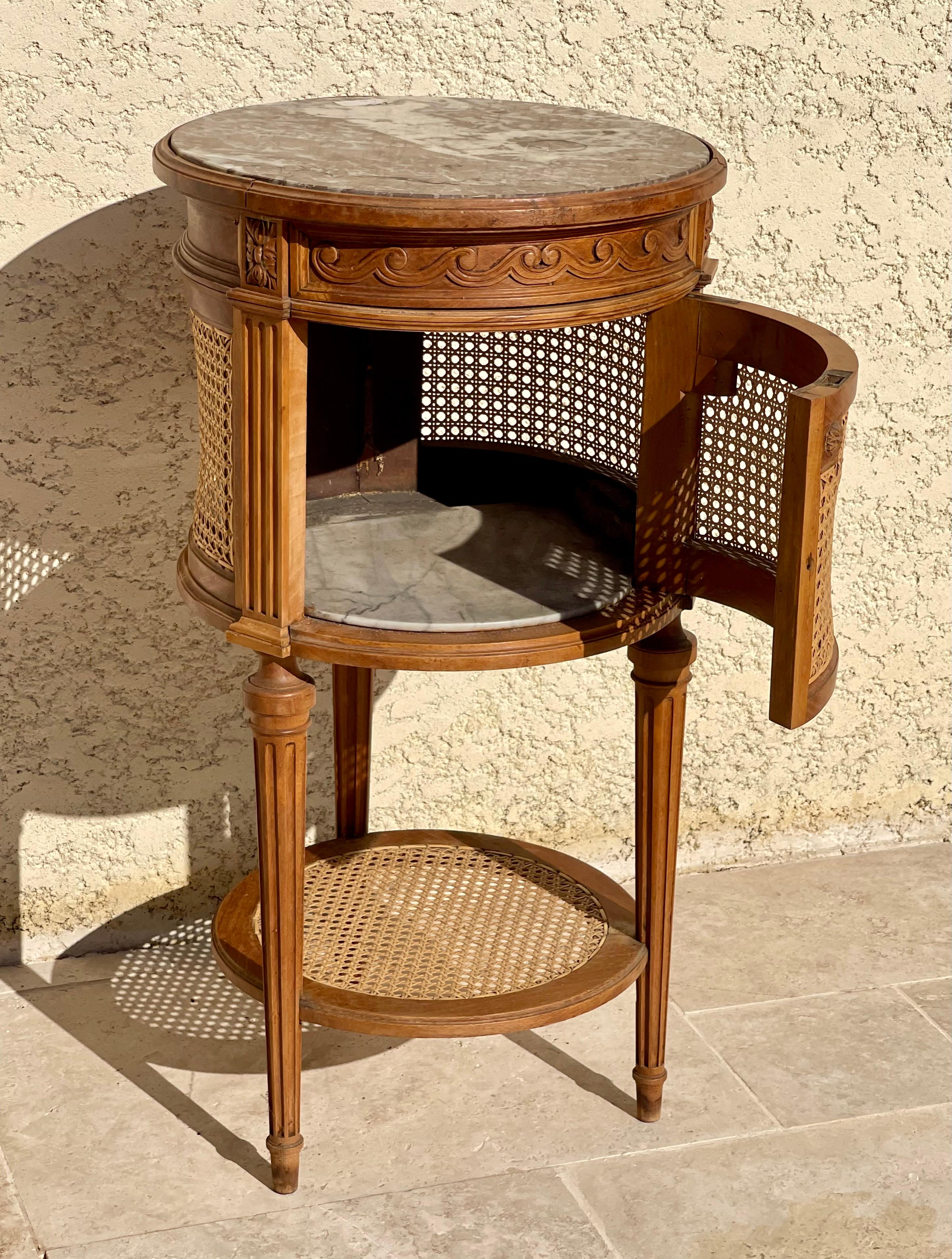 Table de chevet ou table de nuit Louis XVI Bon état à Beaune, FR