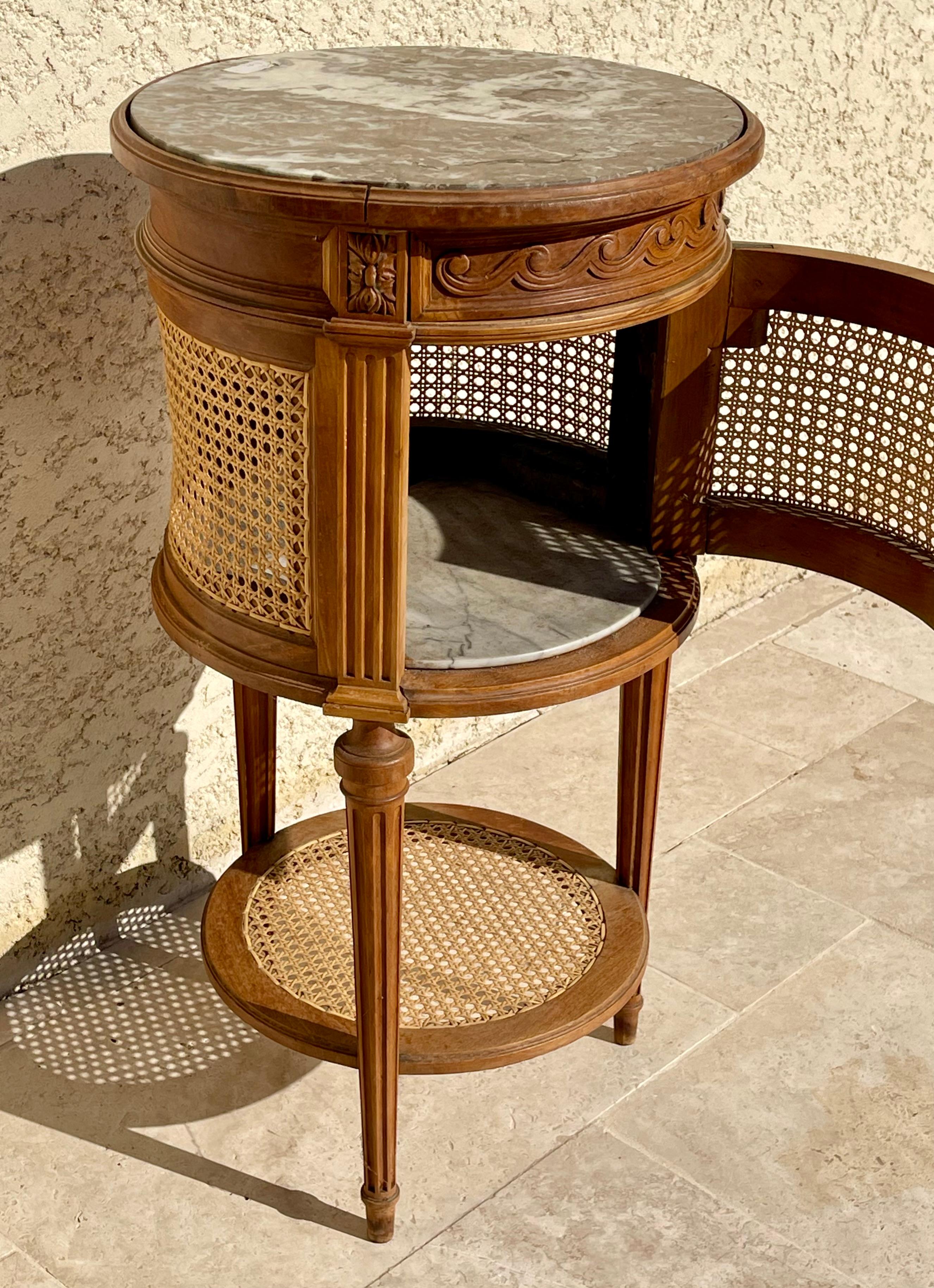 Table de chevet ou table de nuit Louis XVI 1
