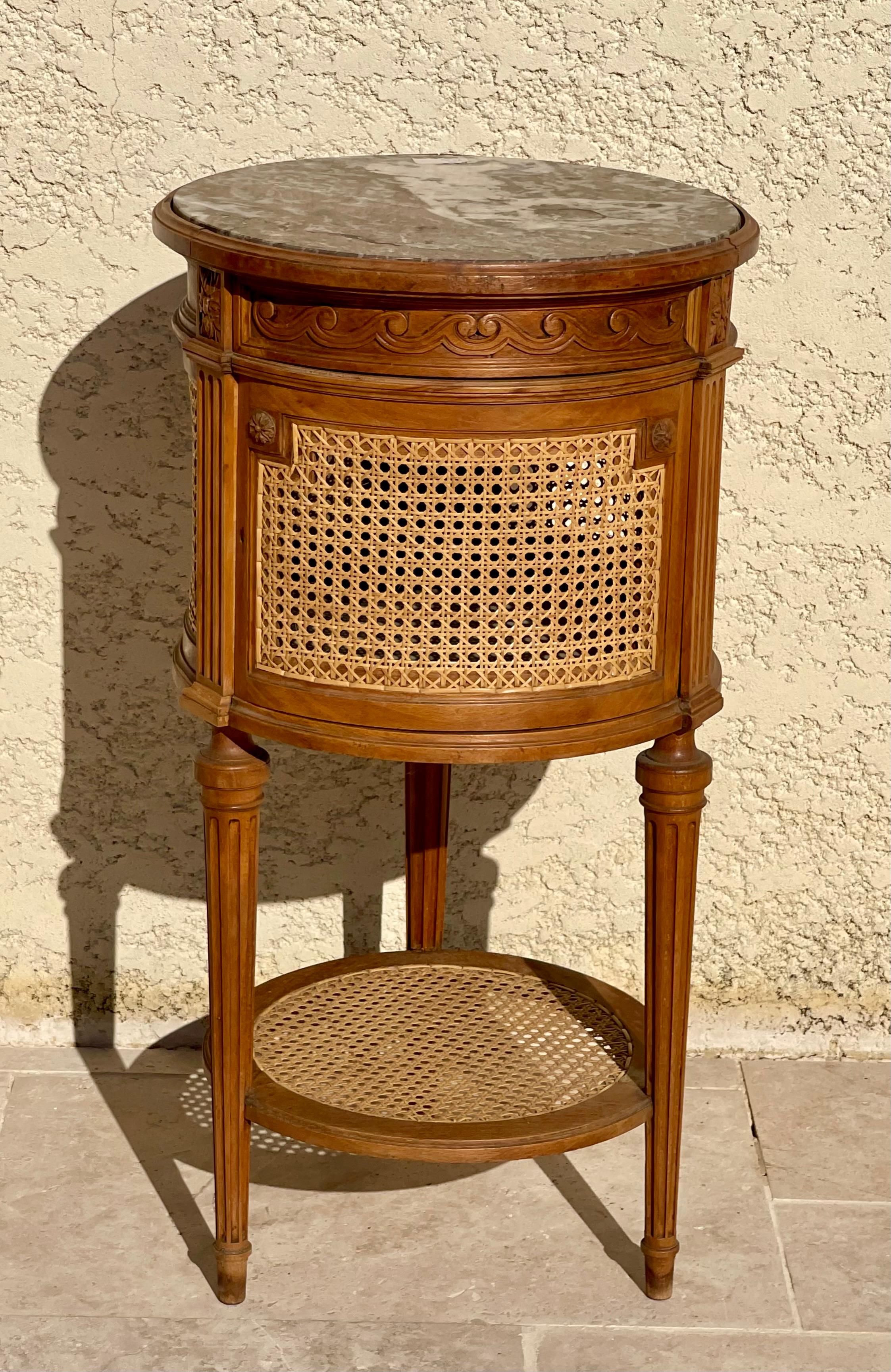 Table de chevet ou table de nuit Louis XVI 2